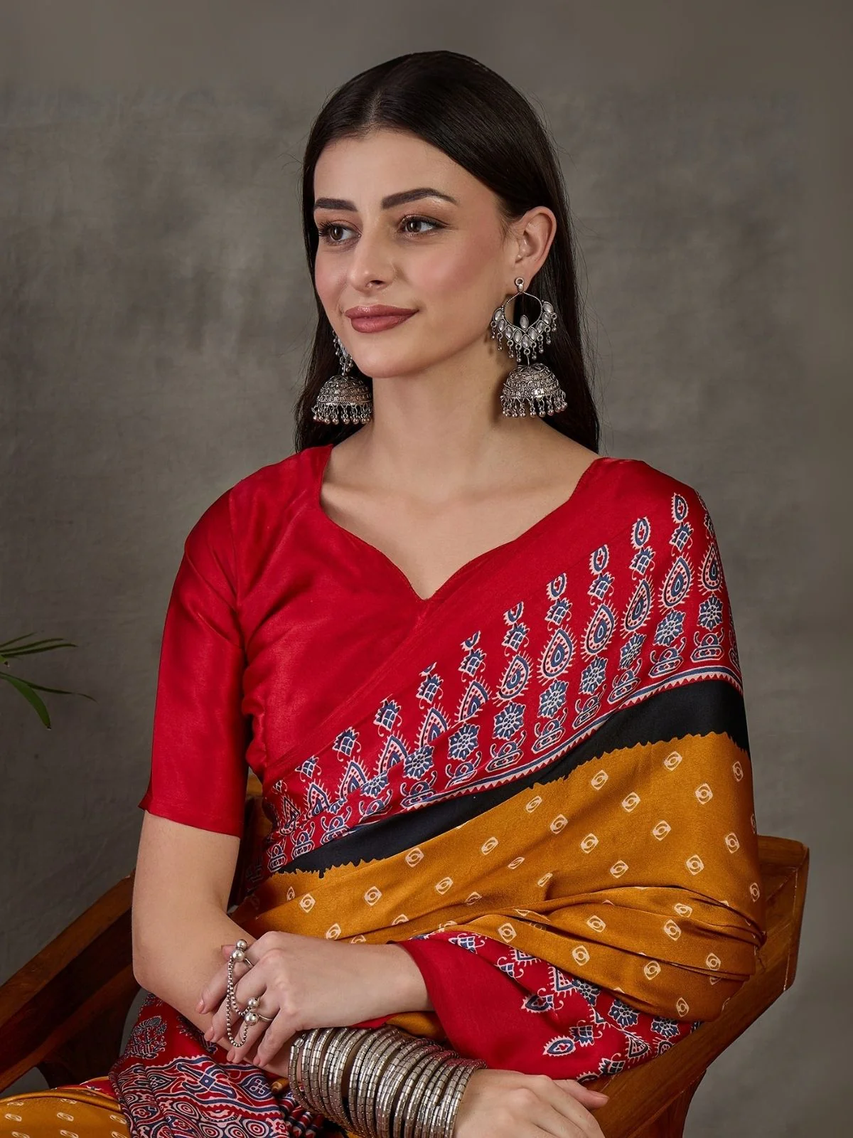 Odette Yellow And Red Silk Blend Printed Elegant Saree For Women - Image 4