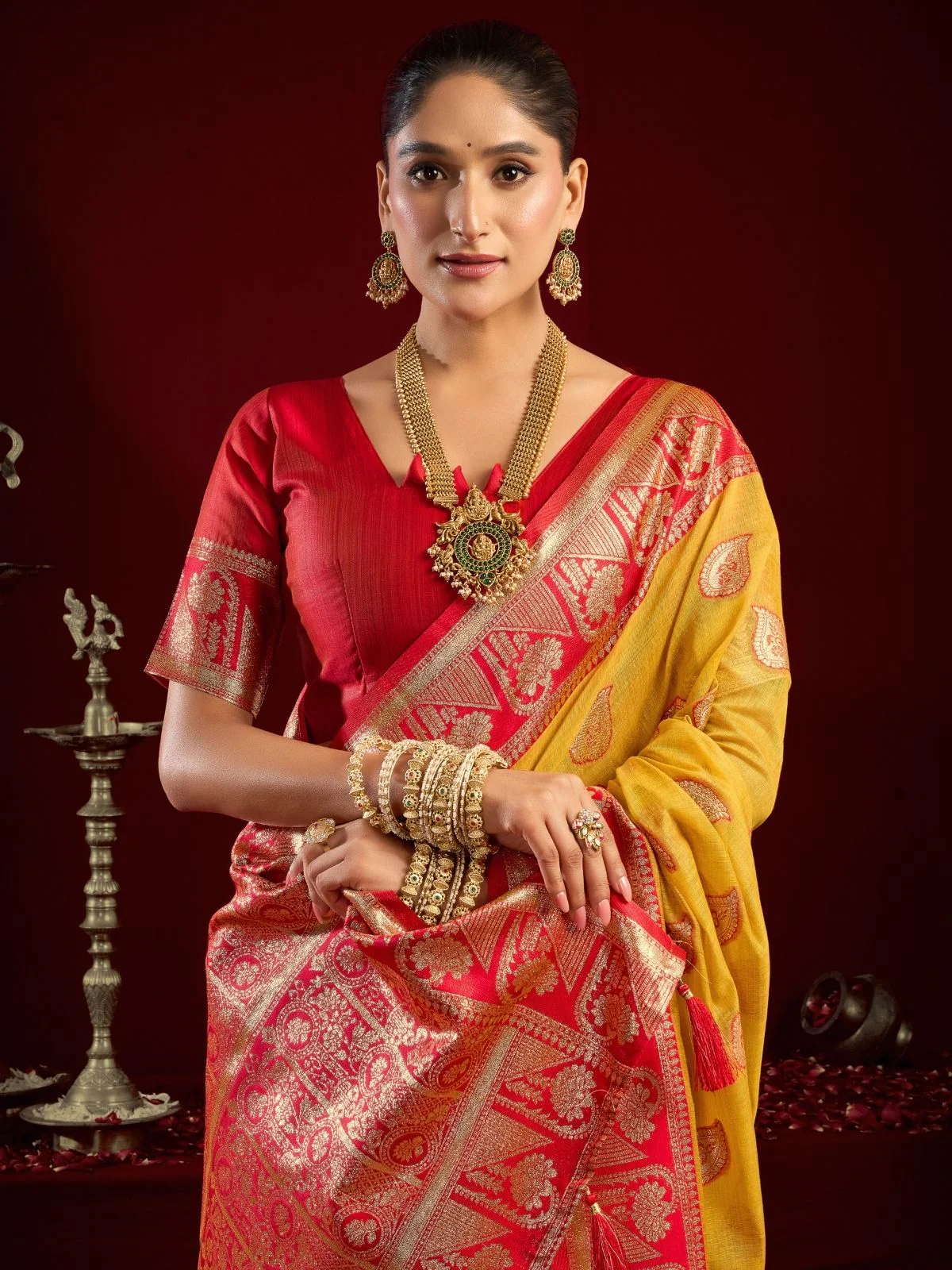Odette Yellow and Red Silk Blend Woven Saree For Women - Image 4