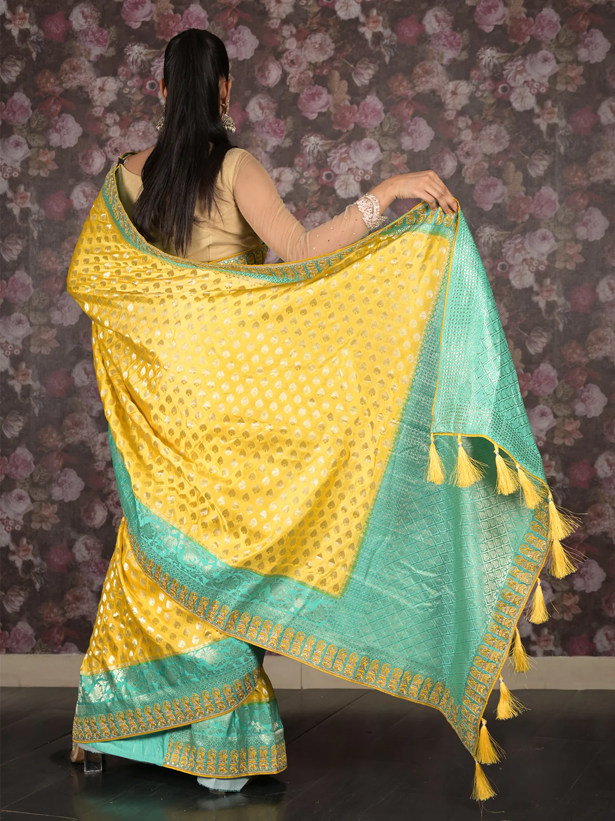 Odette Yellow Banarasi Silk Embroidered Woven Saree with Unstitched Blouse for Women - Image 4