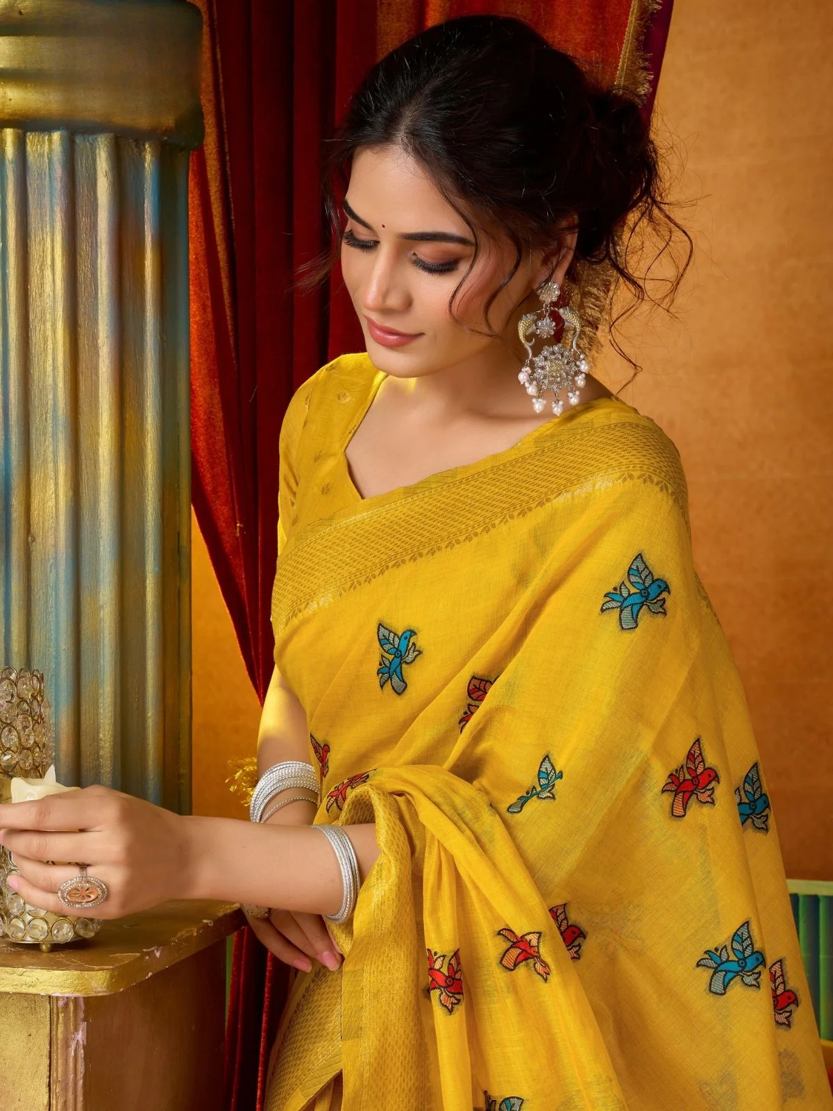 Odette Yellow Cotton Blend Printed Saree For Women - Image 5
