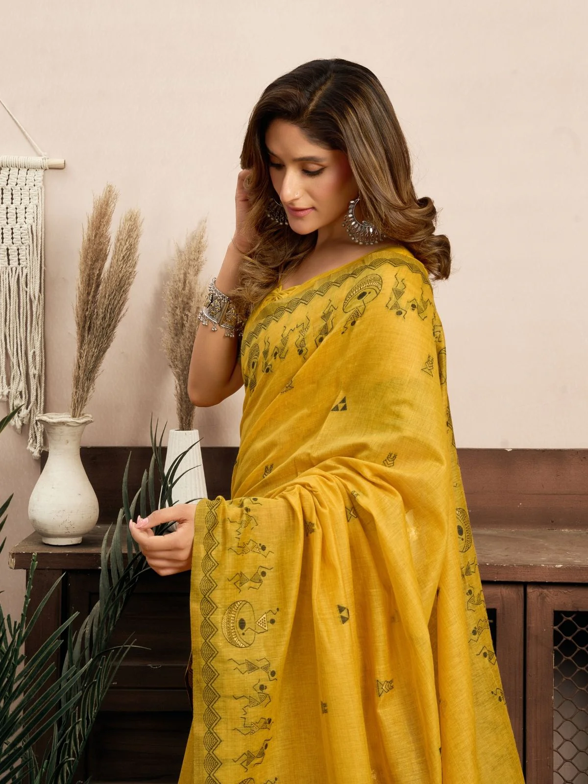 Odette Yellow Cotton Blend Printed Saree For Women - Image 5