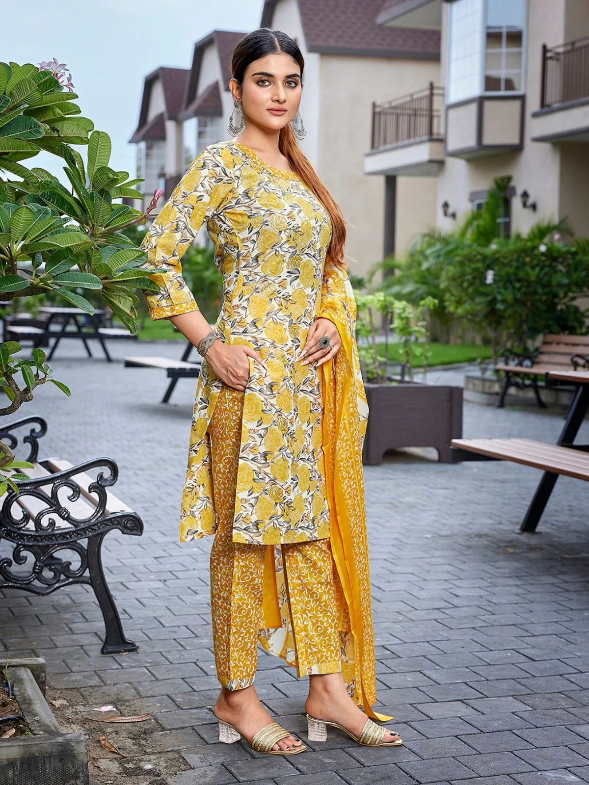 Odette Yellow Cotton Blend Printed Stiched Kurta Set For Women - Image 2