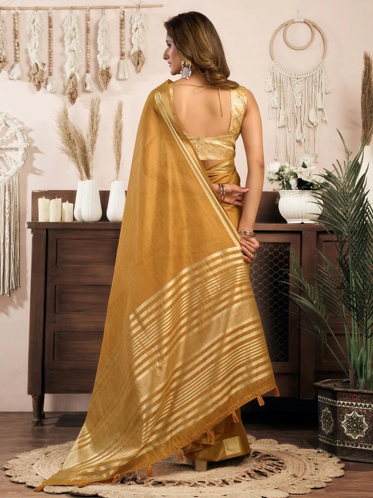 Odette Yellow Cotton Blend Woven Saree For Women - Image 4