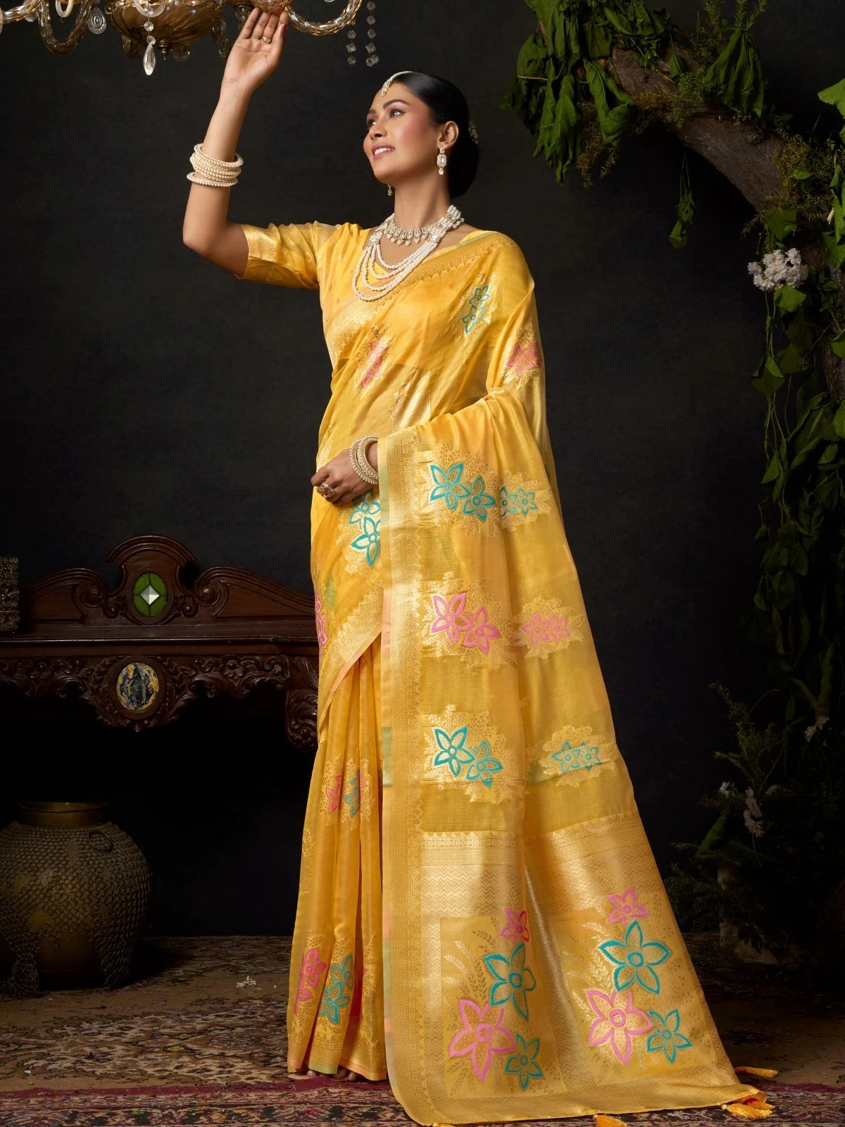 Odette Yellow Cotton Blend Woven Saree For Women - Image 3