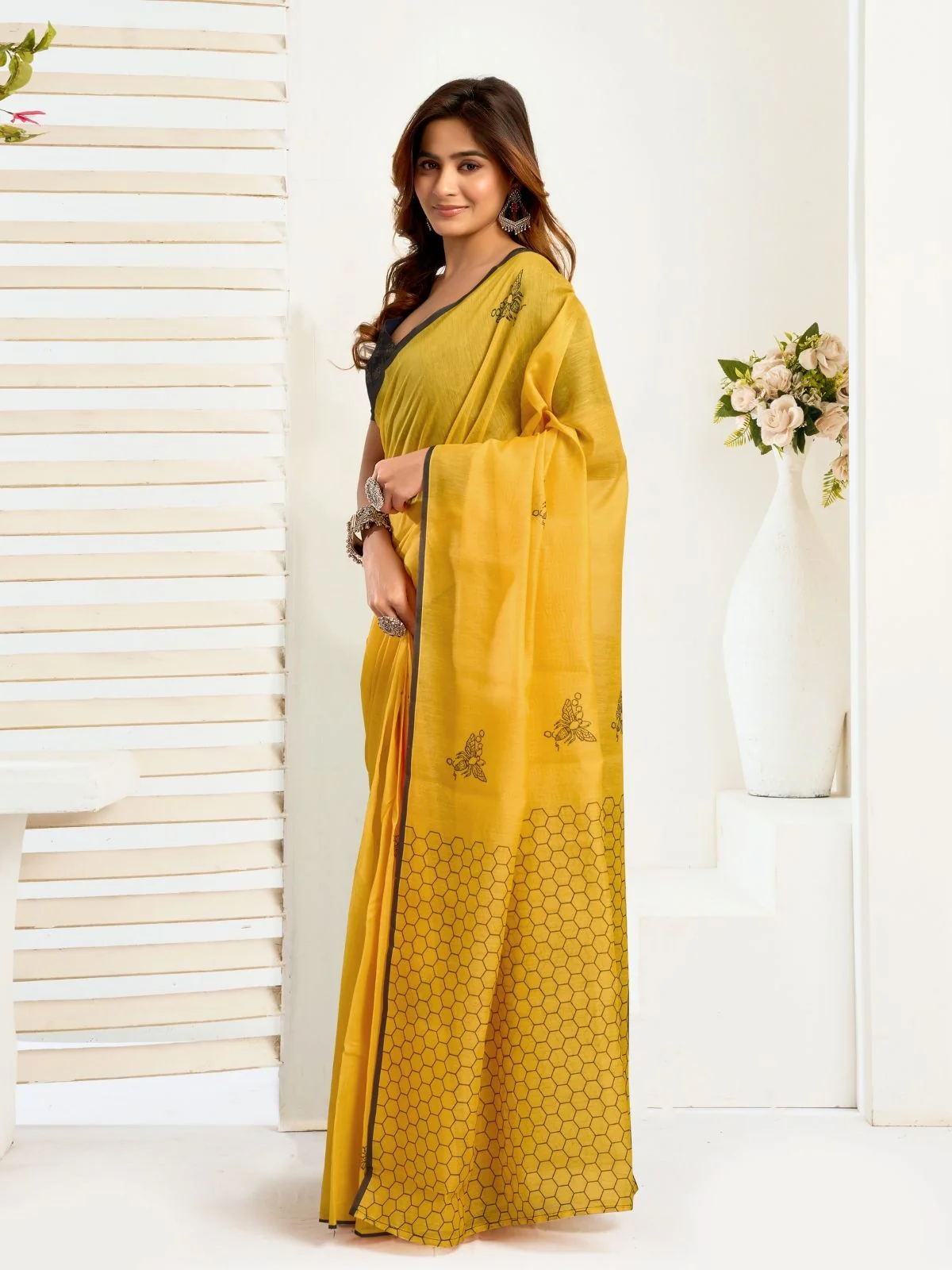 Odette Yellow Cotton Linen Zari Work Saree For Women - Image 2