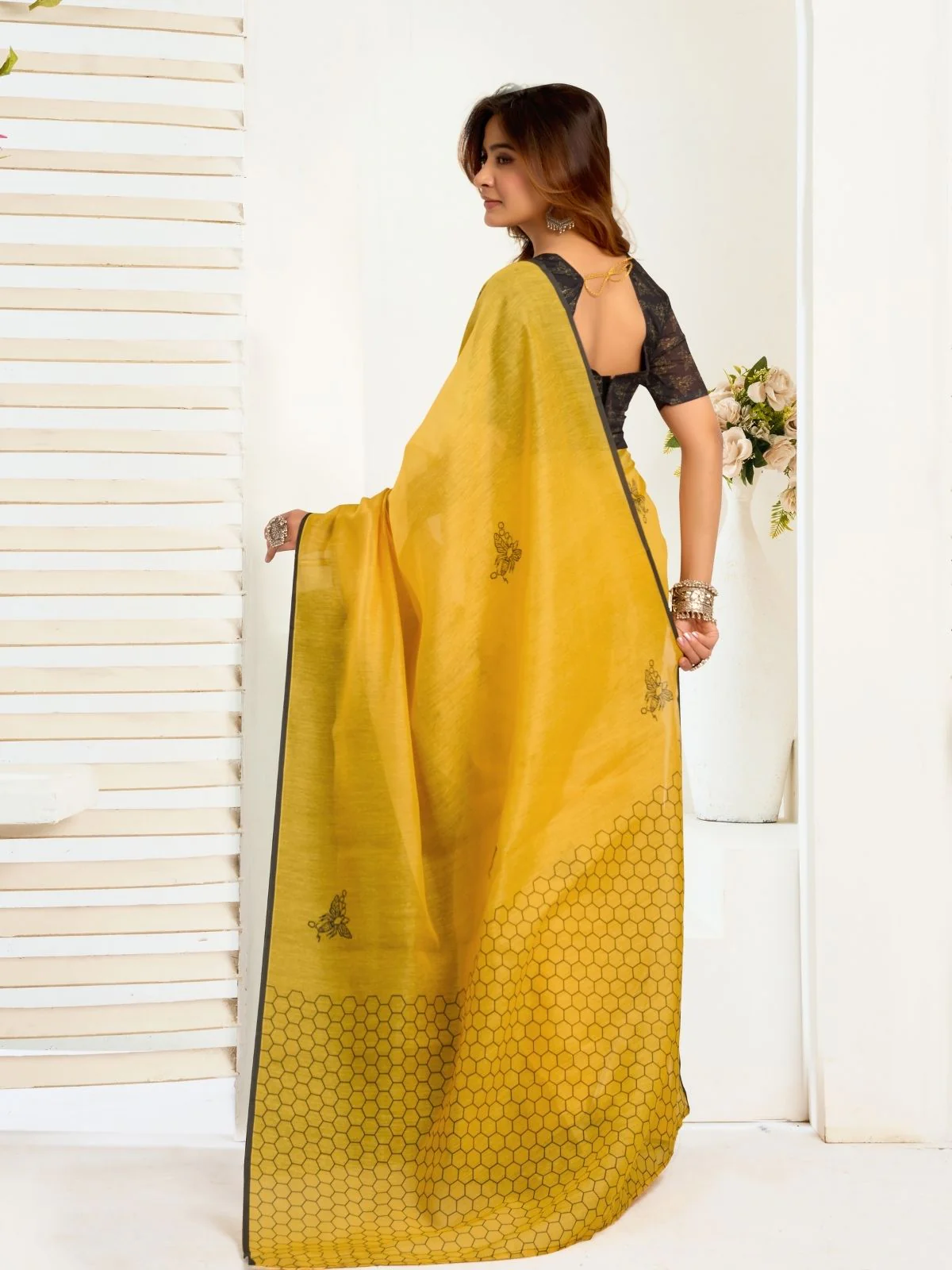 Odette Yellow Cotton Linen Zari Work Saree For Women - Image 4