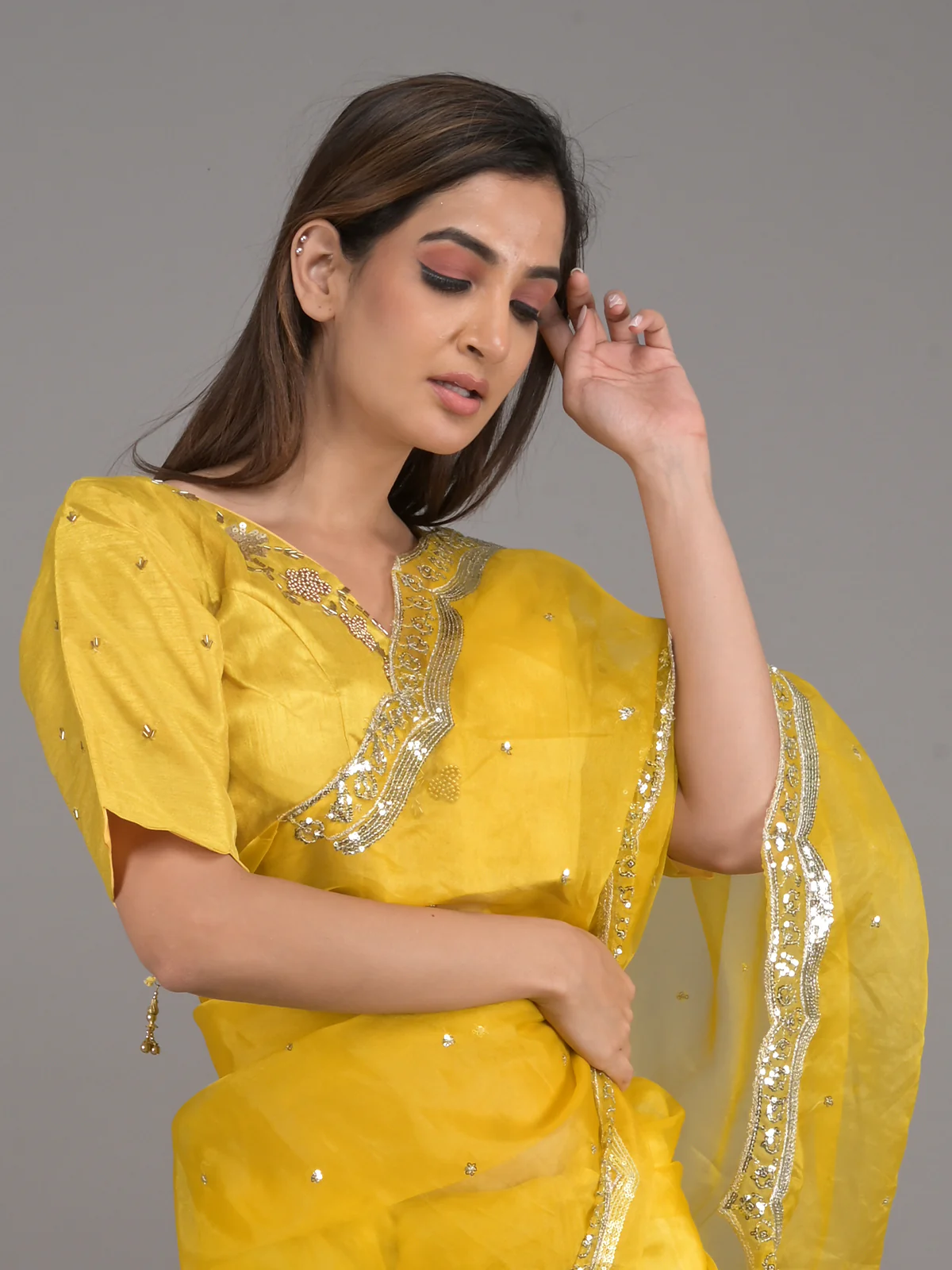 Odette Yellow Embroidered Organza Saree with Unstitched Blouse for Women - Image 4