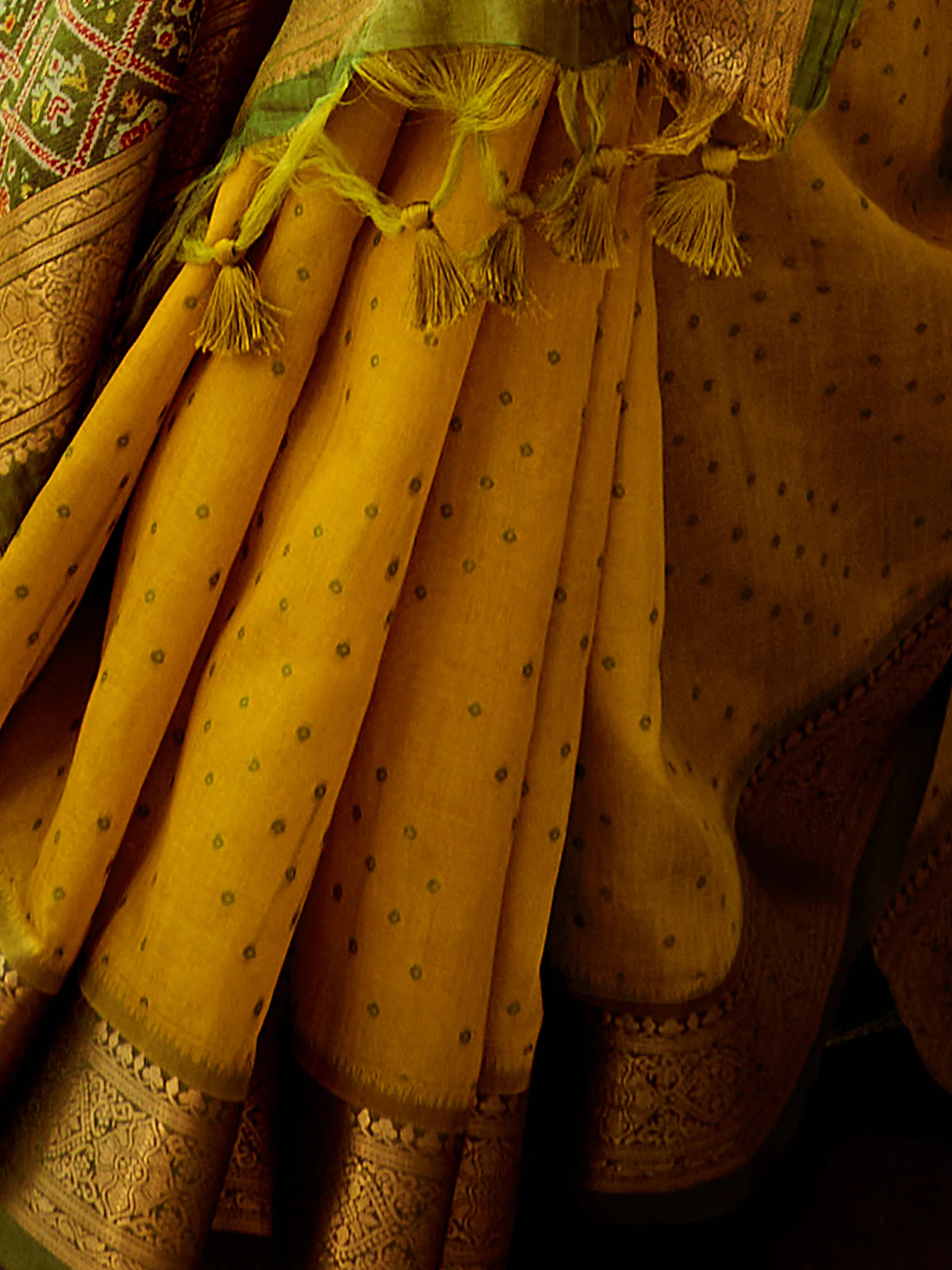 Odette Yellow Handloom Woven Saree For Women - Image 4