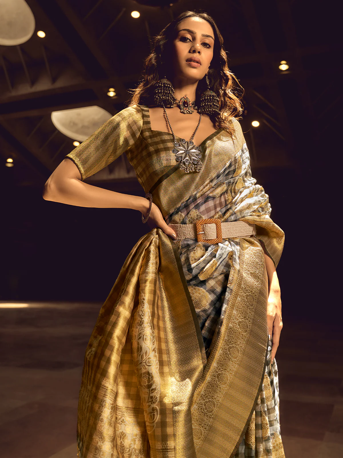 Odette Yellow Handloom Woven Silk Blend Saree For Women - Image 3