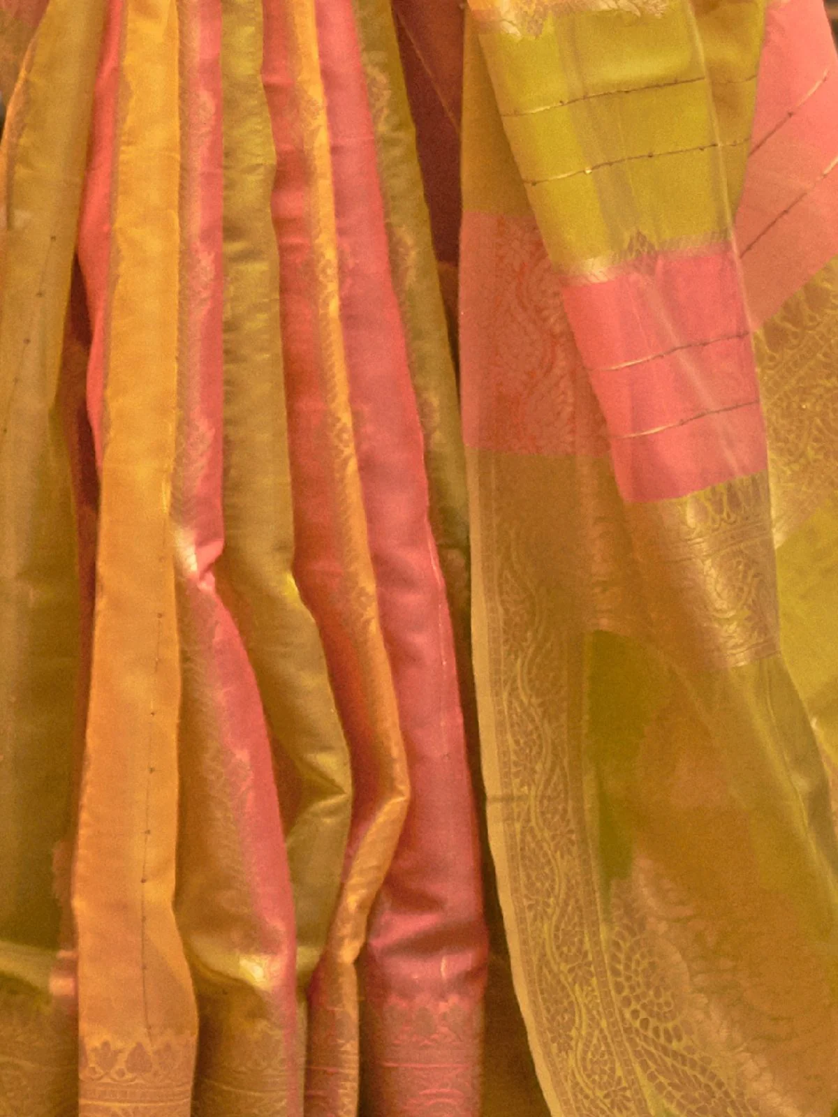 Odette Yellow And Pink Woven Organza Saree With Unstitched Blouse For Women - Image 3