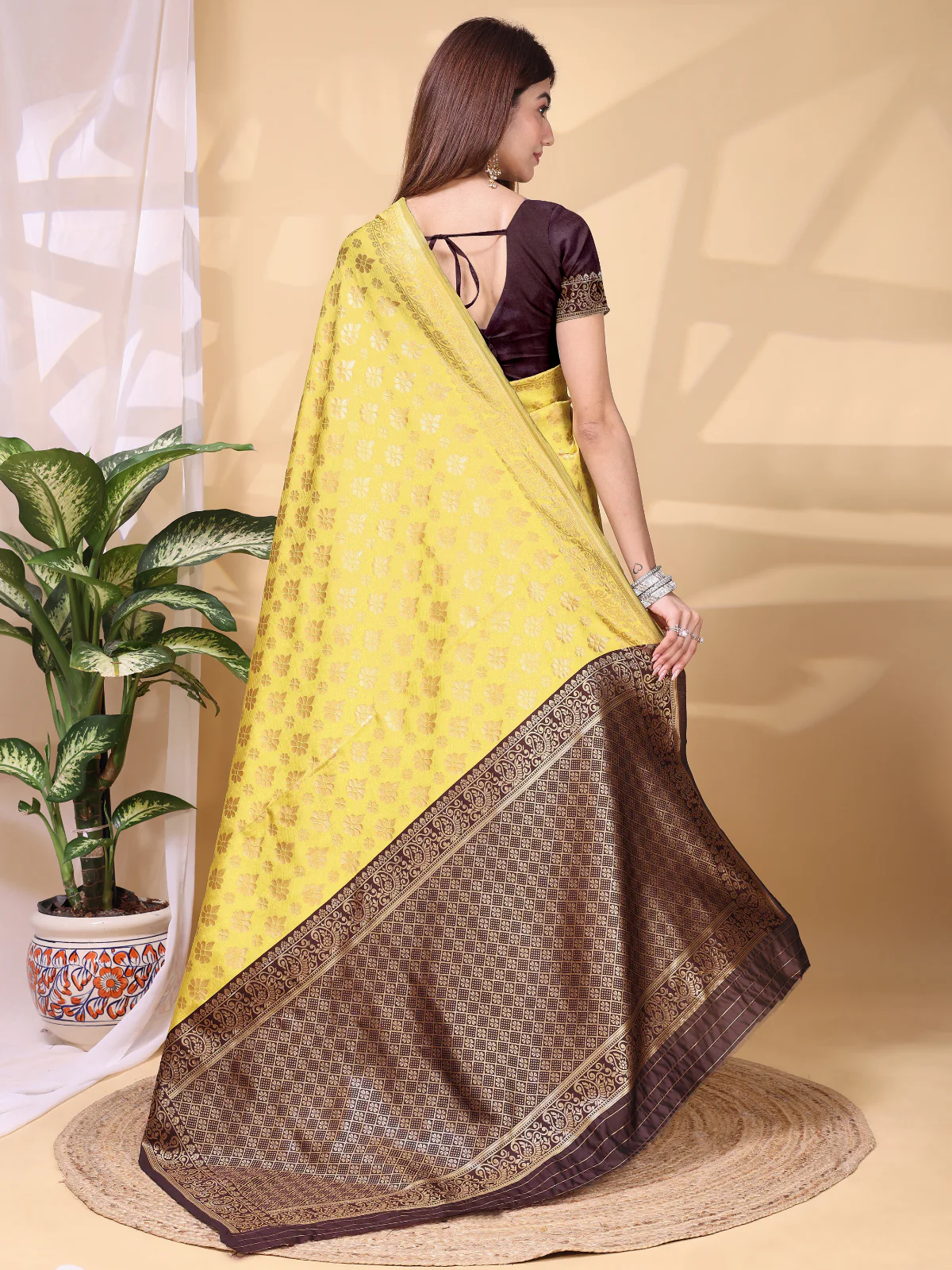 Odette Yellow Silk Blend Woven Saree For Women - Image 3