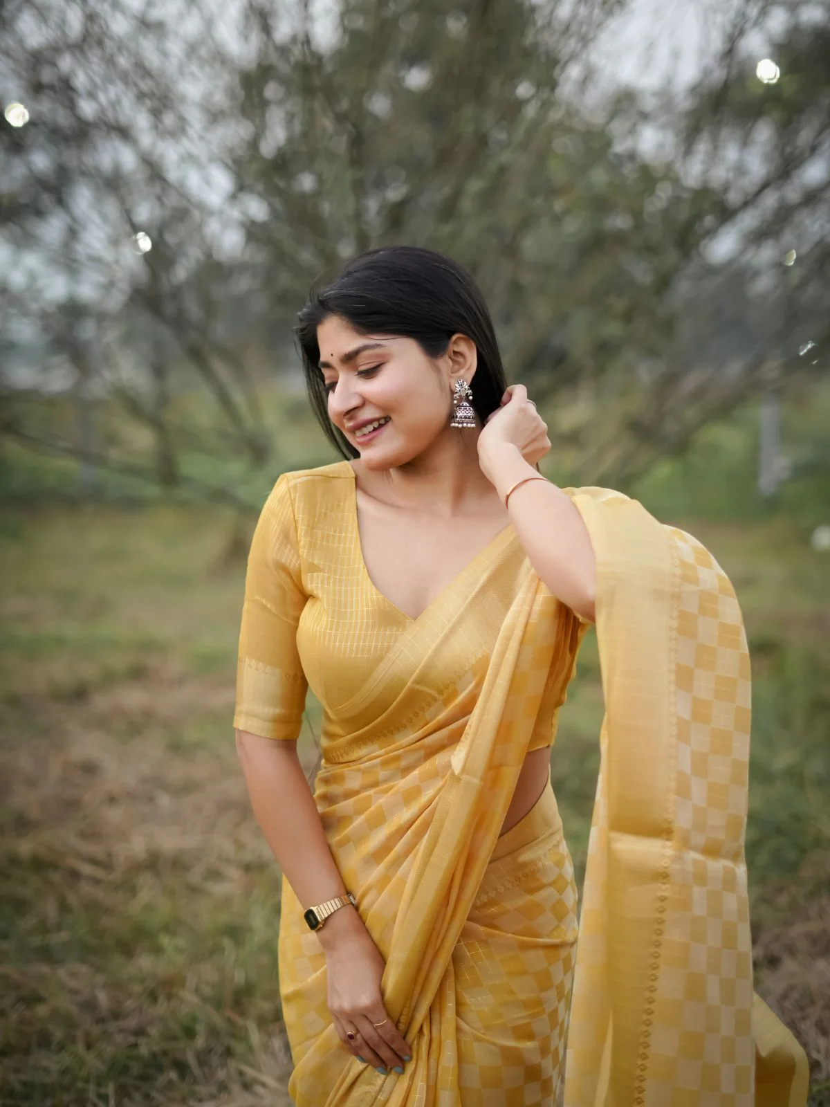 Odette Yellow Silk Blend Woven Saree For Women - Image 3
