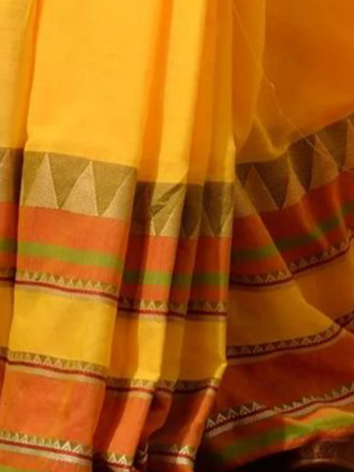 Odette Yellow Temple Border Cotton Blend Saree  With Unstitched Blouse for Women - Image 5