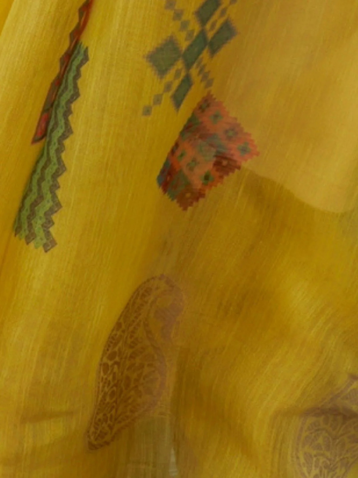 Odette Yellow Tissue Printed Saree With Unstitched Blouse For Women - Image 3
