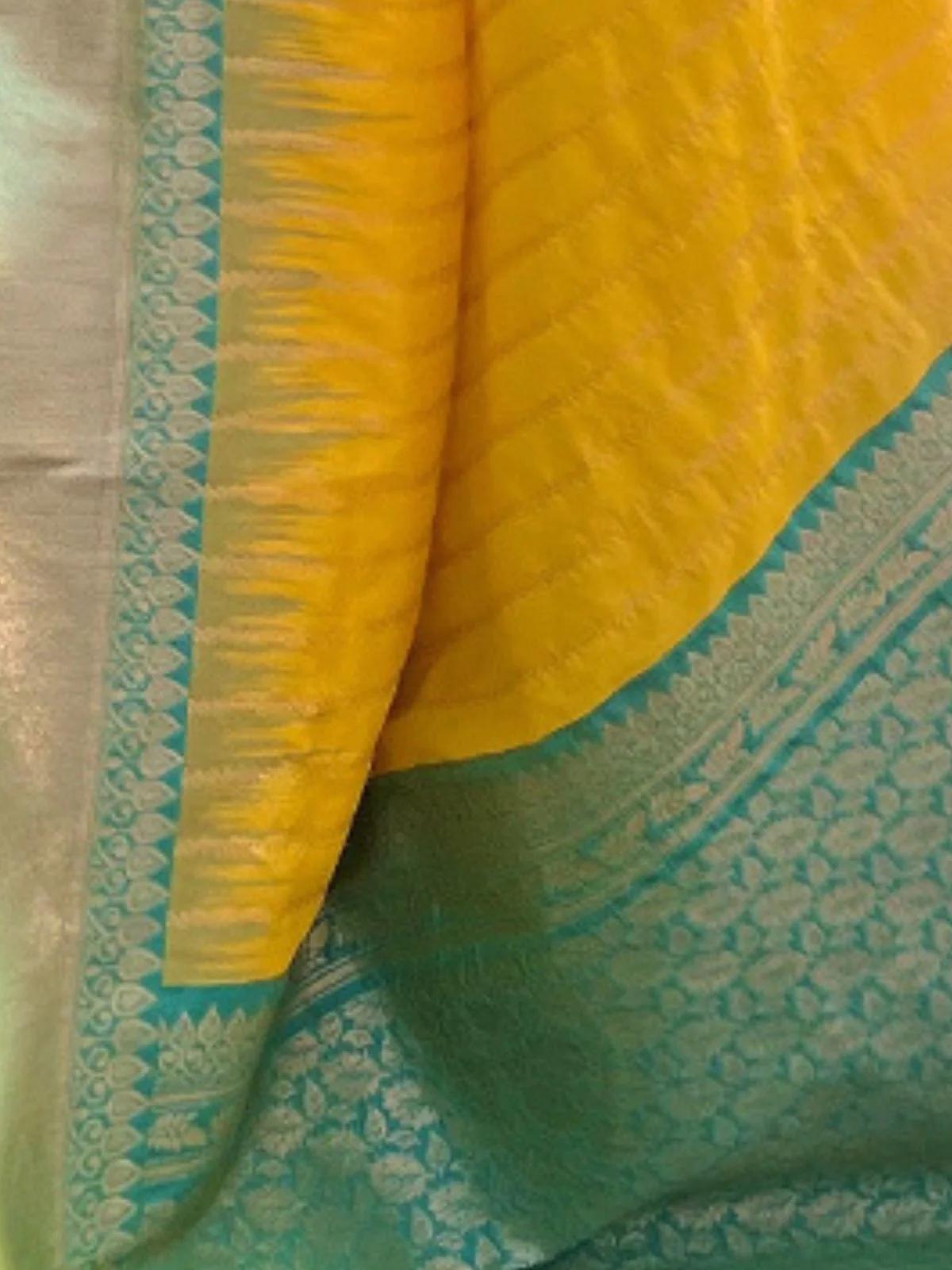 Odette Yellow Woven Design Soft Silk Saree With Unstitched Blouse For Women - Image 4