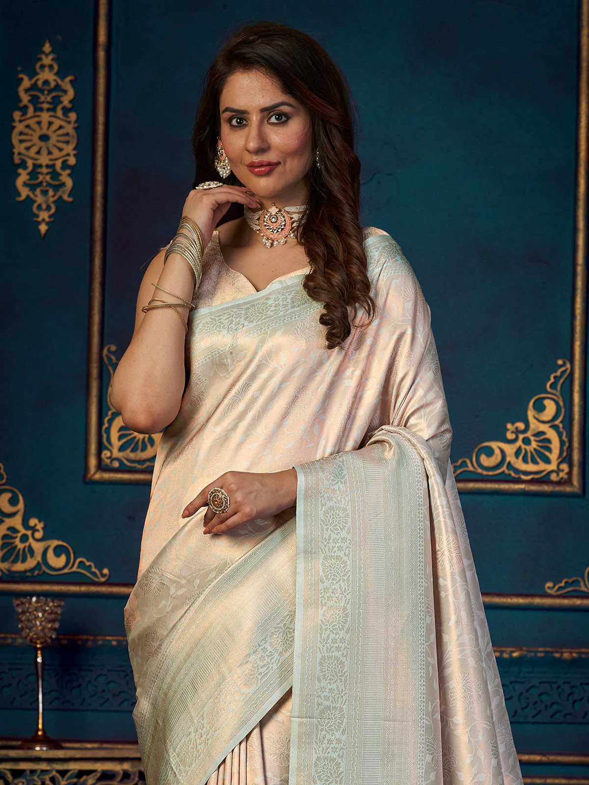 Odette Women Off White Silk Blend Woven Saree With Unstitched Blouse - Image 3
