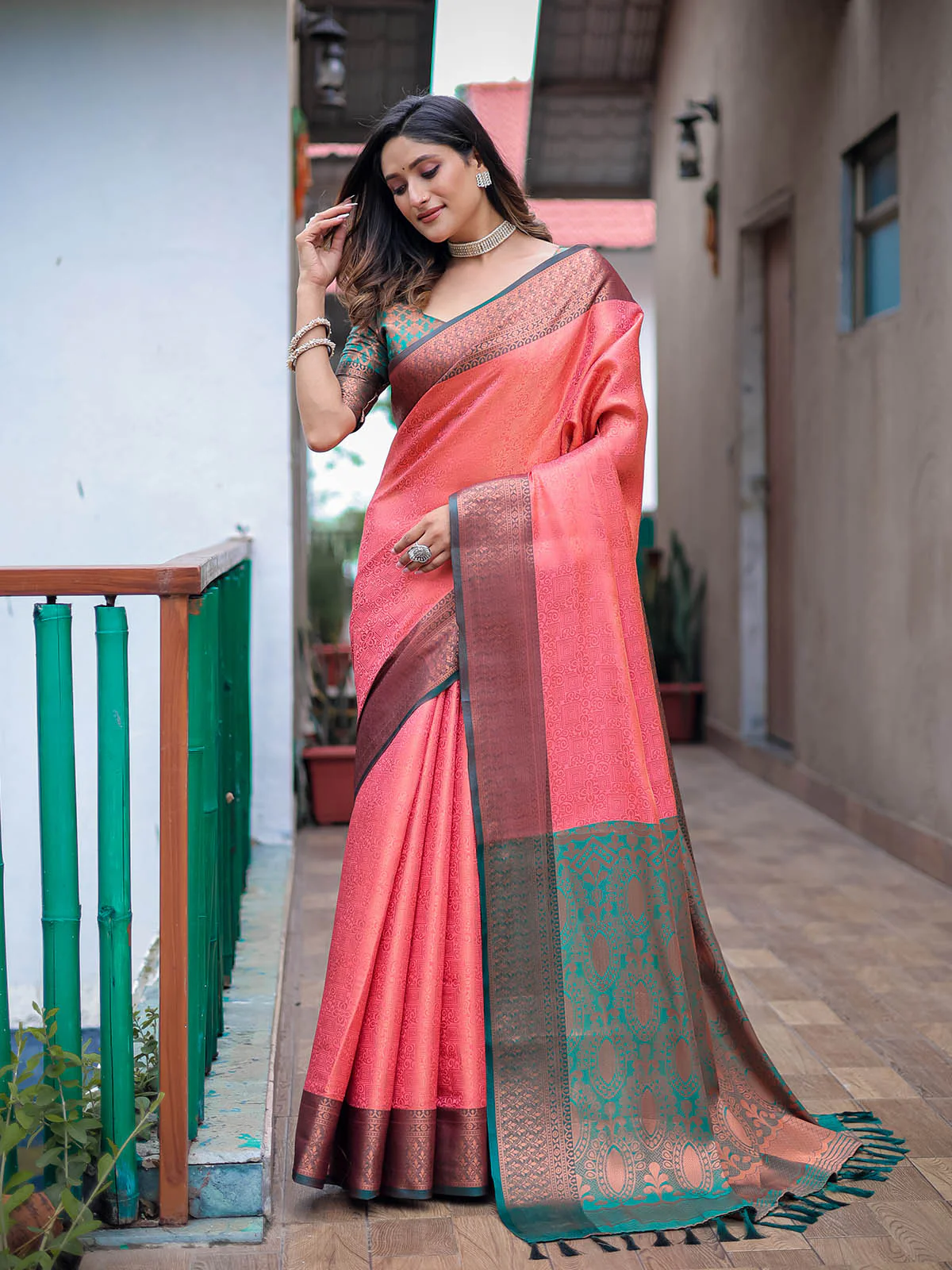 Odette Women Orange Silk Blend Woven Saree With Unstitched Blouse - Image 2