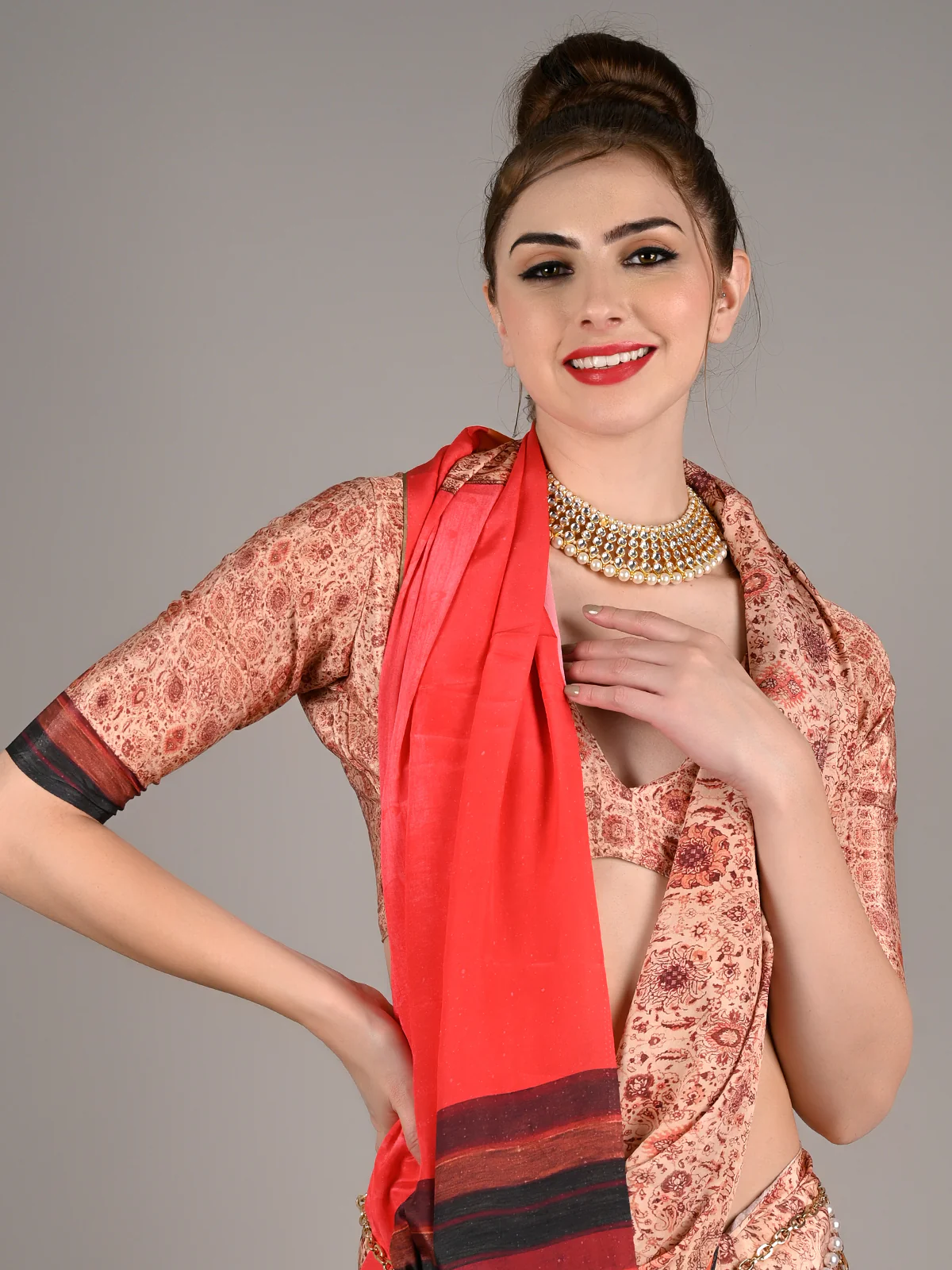 Odette Women Orange Silk Crepe Floral Saree With Unstitched Blouse - Image 3