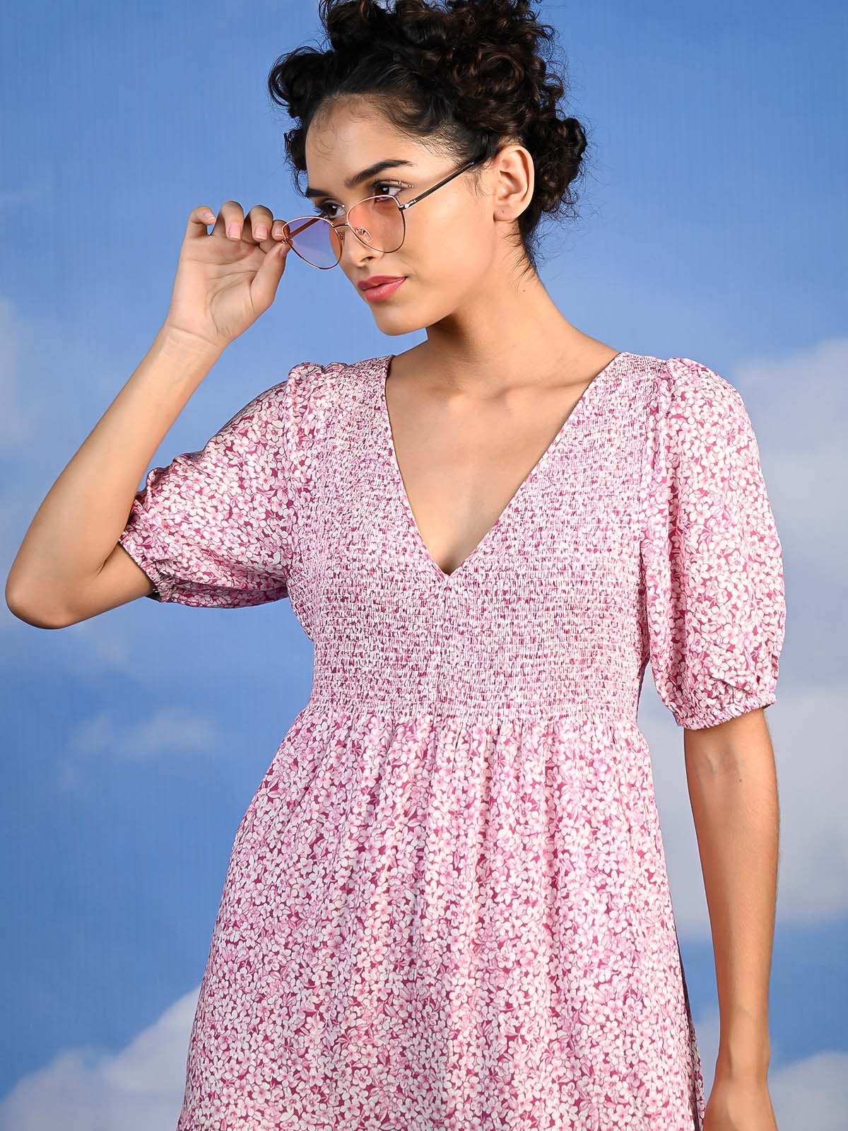 Odette Women Gorgeous Pink Shaded Sunglasses - Image 2