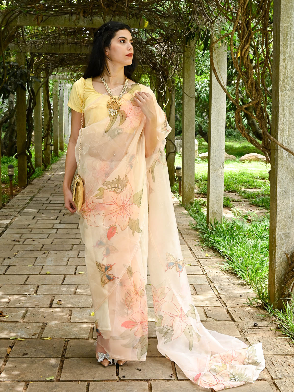 Odette Women Peach Organza Floral Printed Saree With Unstitched Blouse - Image 2