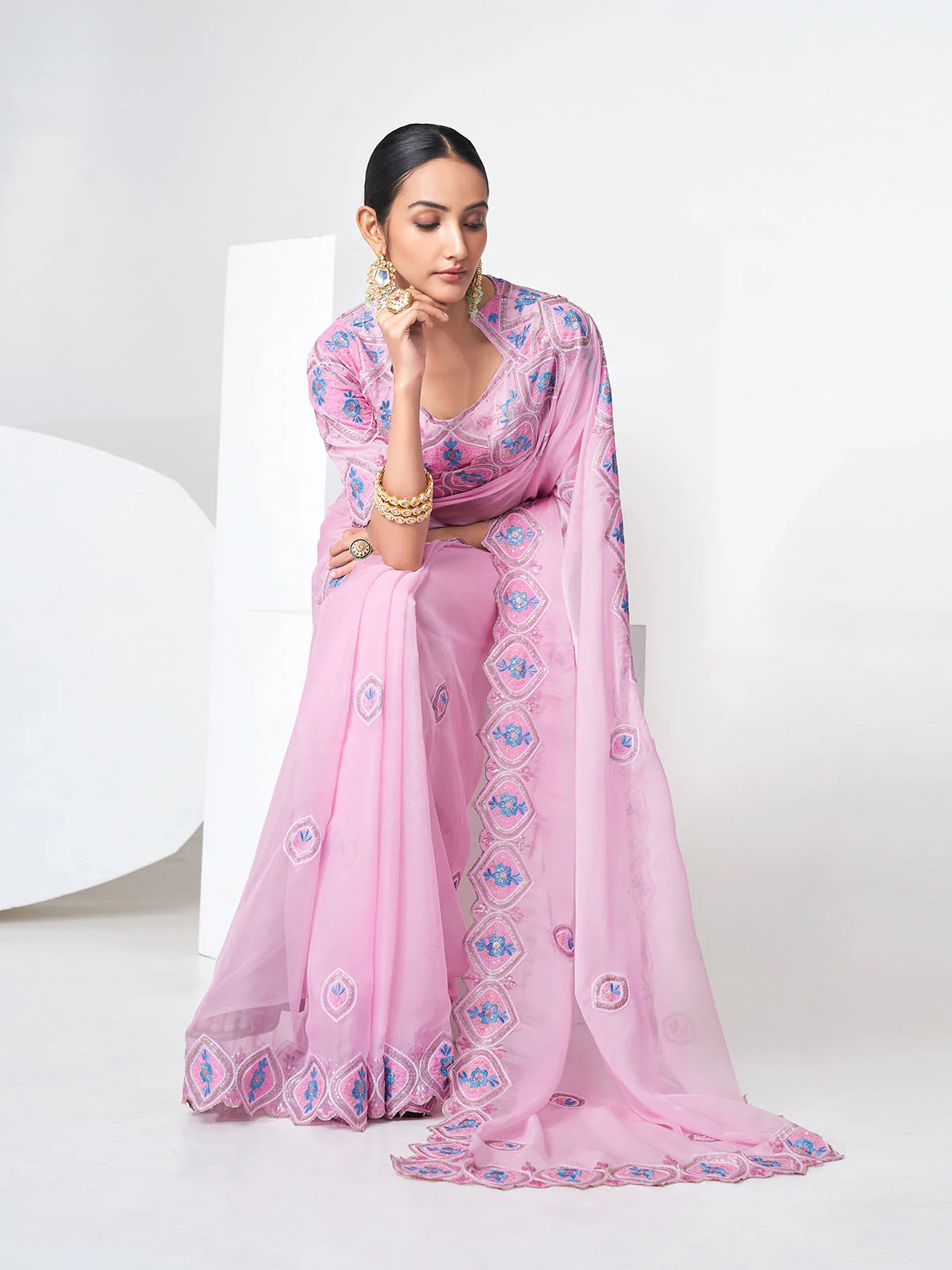 Odette Women Pink Organza Saree With Unstitched Blouse - Image 5