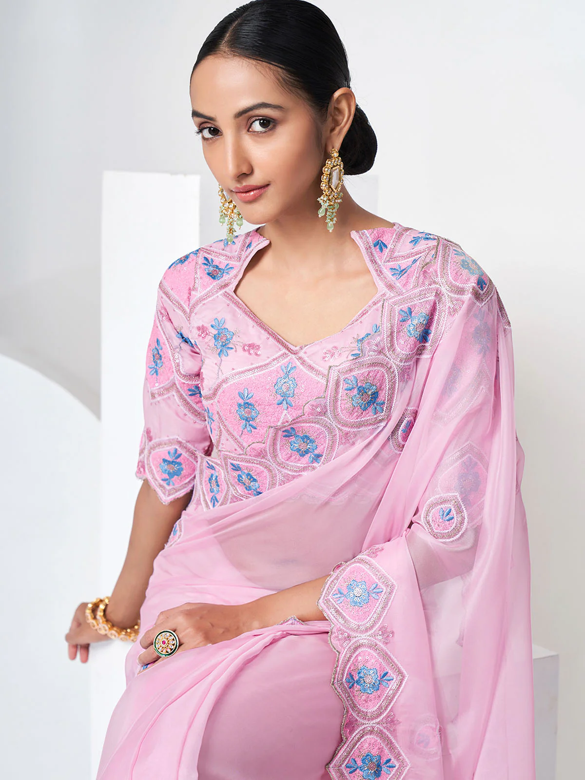 Odette Women Pink Organza Saree With Unstitched Blouse - Image 7