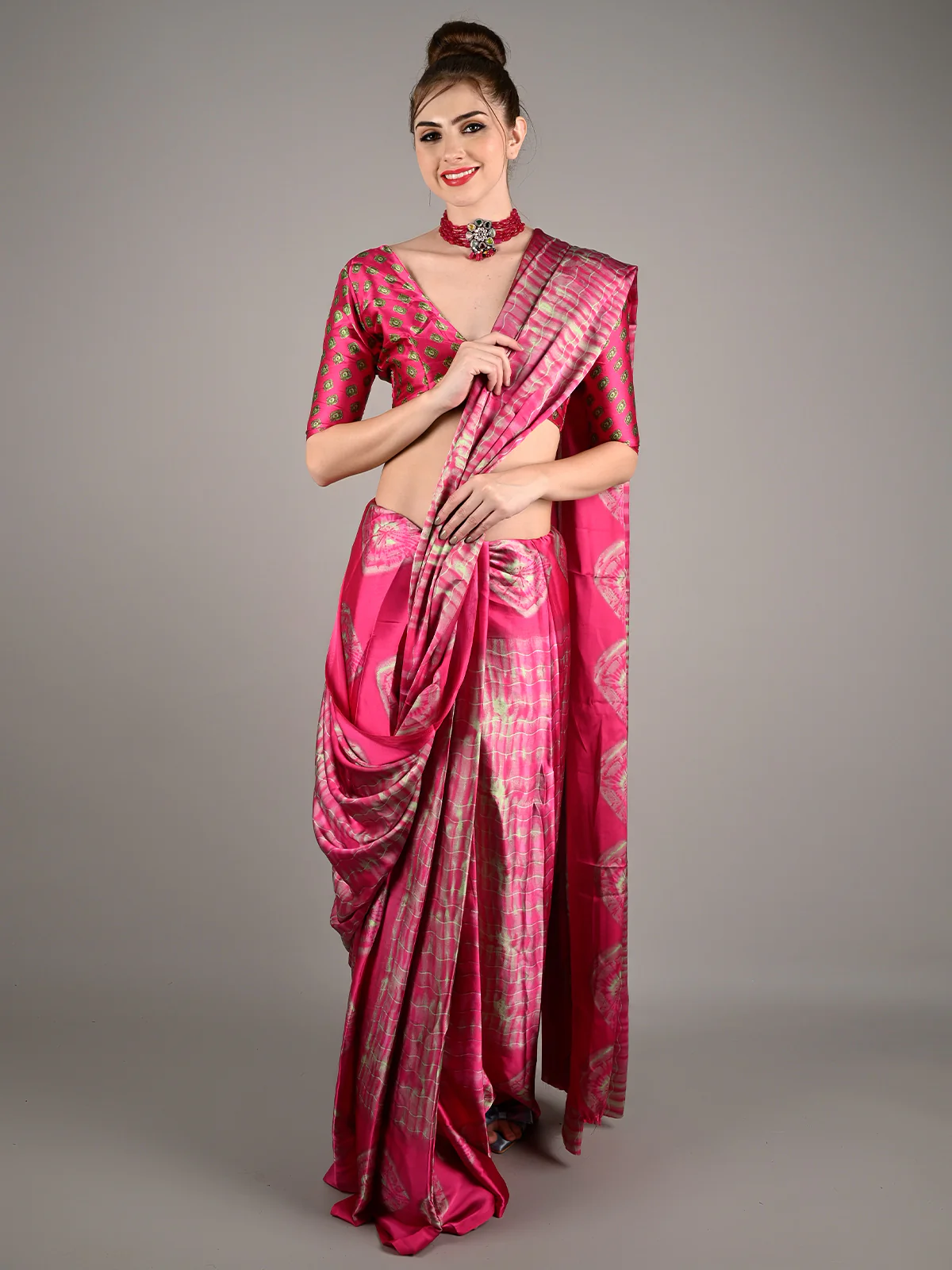 Odette Women Pink Satin Crepe Geometric Print Saree With Unstitched Blouse
