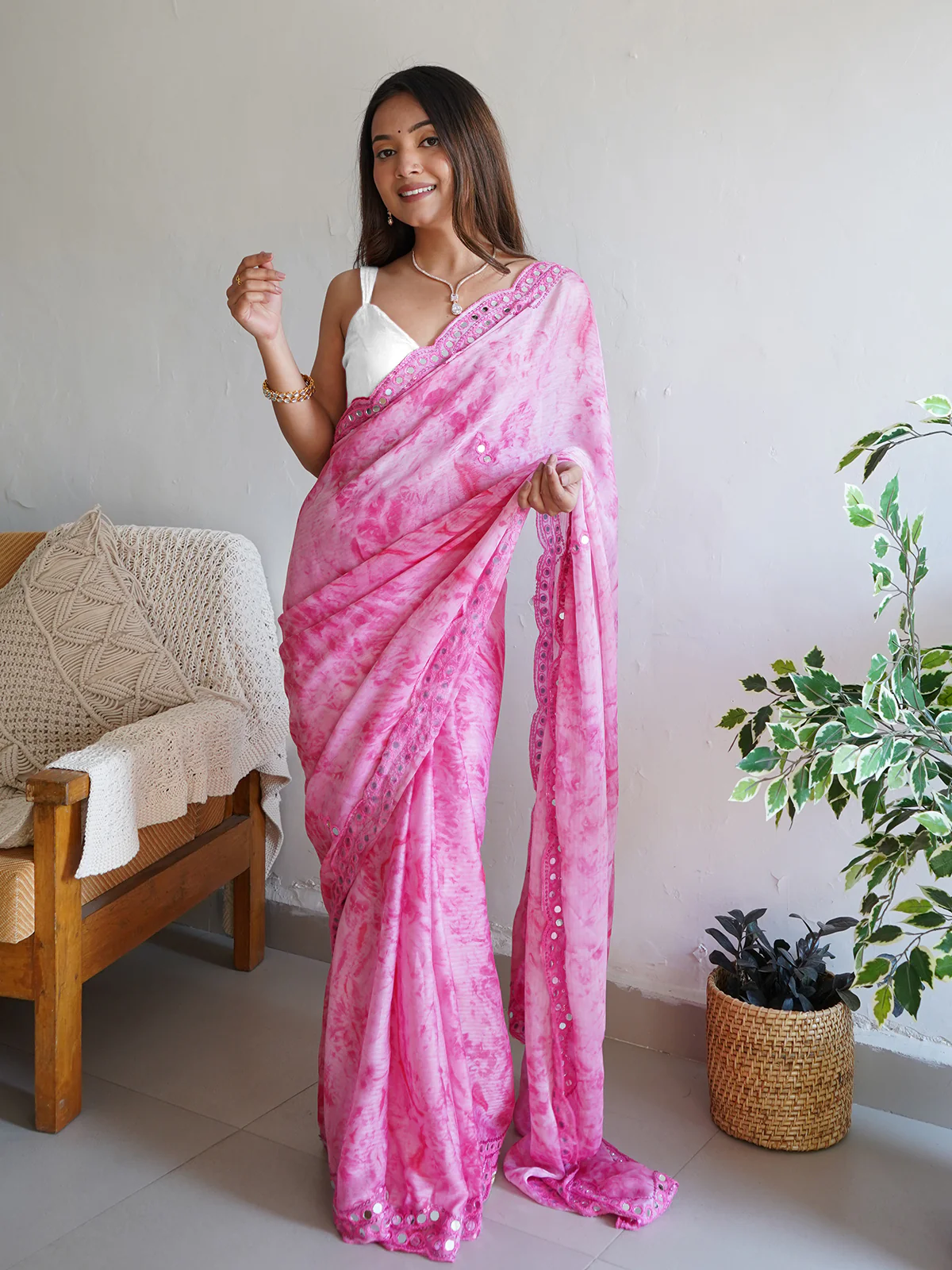 Odette Women Pink Satin Georgette Prism Print Saree With Unstitched Blouse - Image 4