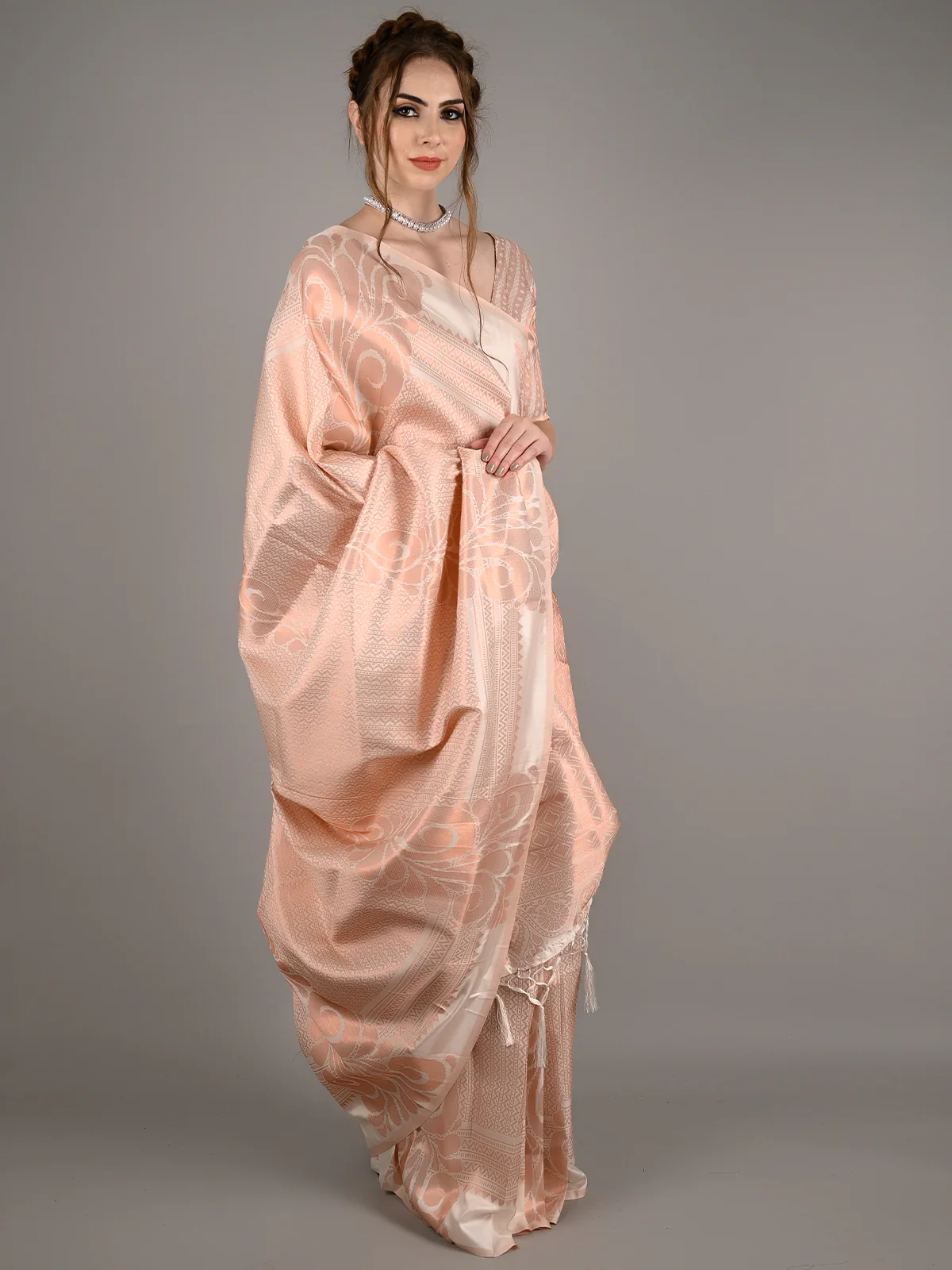 Odette Women Peach Silk Blend Woven Saree With Unstitched Blouse - Image 2