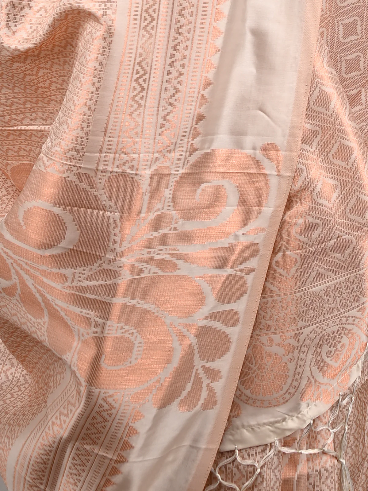 Odette Women Peach Silk Blend Woven Saree With Unstitched Blouse - Image 4