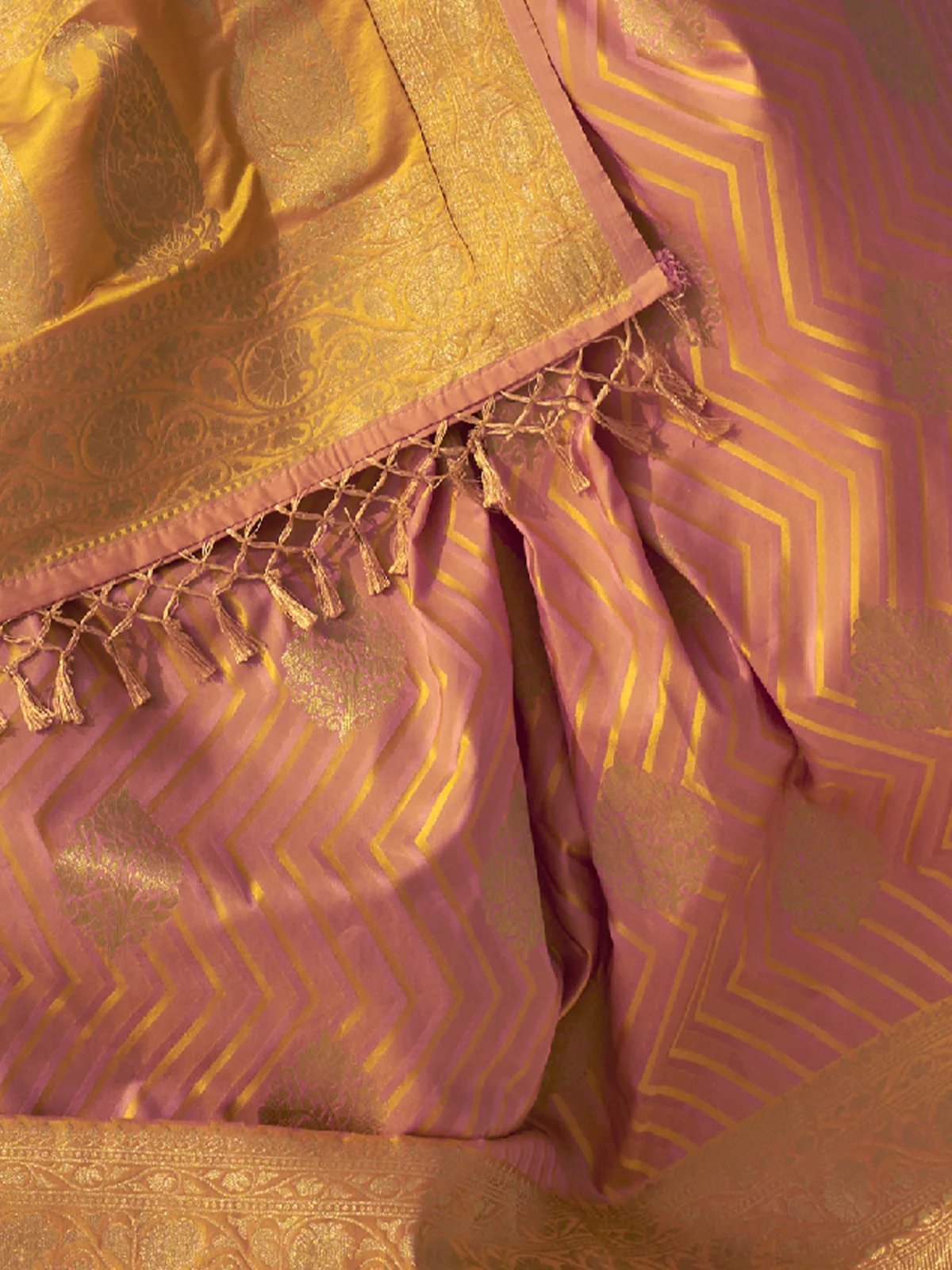 Odette Women Pink Silk Blend Woven Saree With Unstitched Blouse - Image 3
