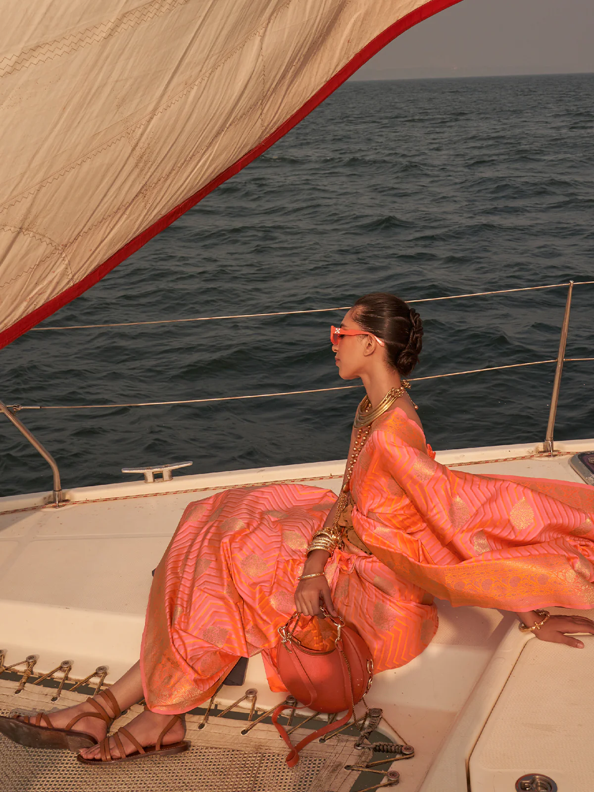 Odette Women Pink Silk Blend Woven Saree With Unstitched Blouse - Image 2