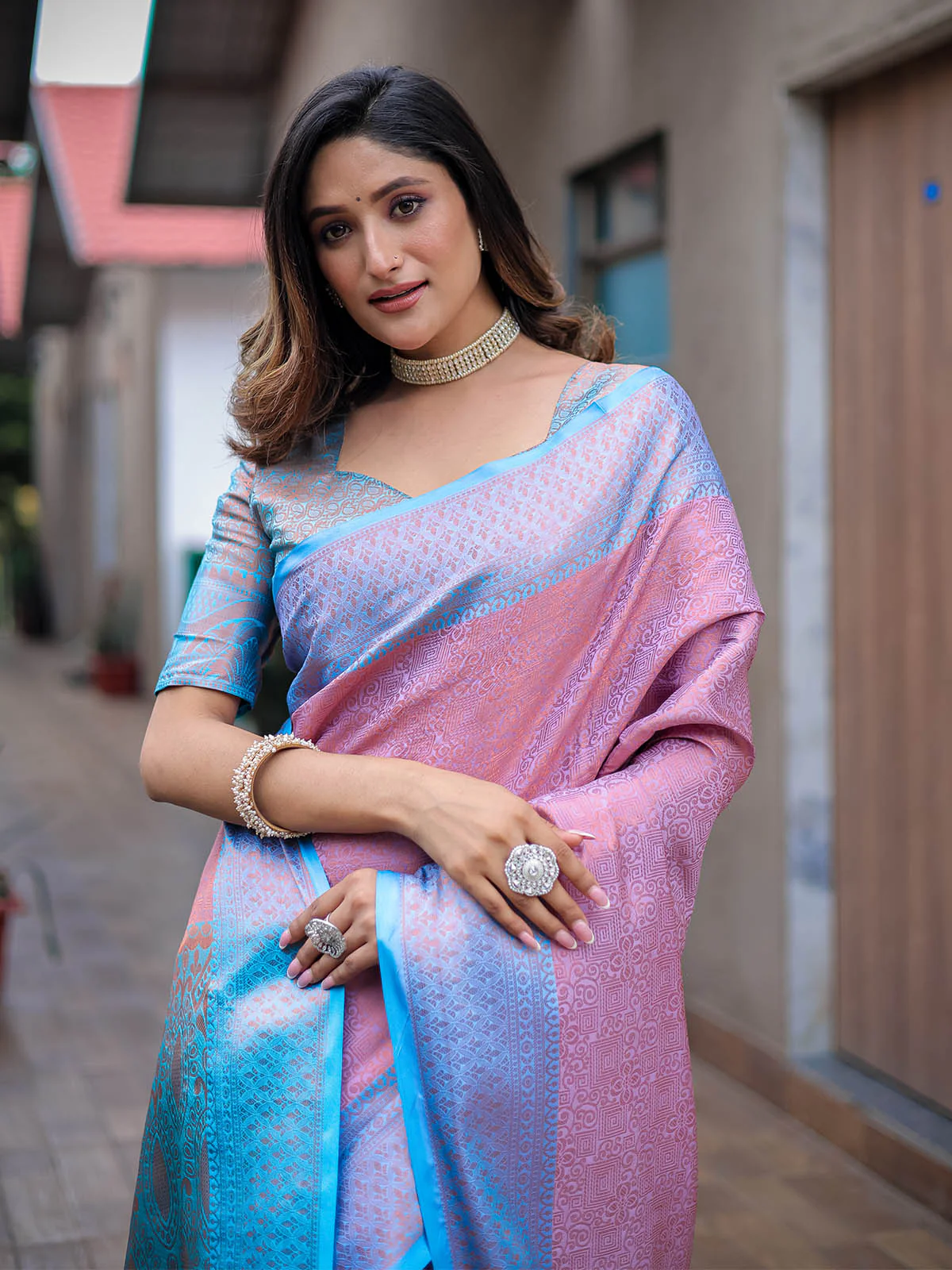 Odette Women Pink Silk Blend Woven Saree With Unstitched Blouse - Image 4