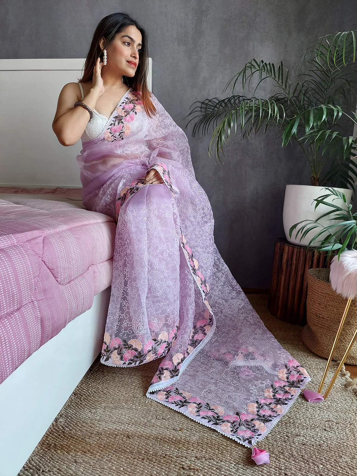 Odette Women Purple Organza Embroidery Saree With Unstitched Blouse - Image 2