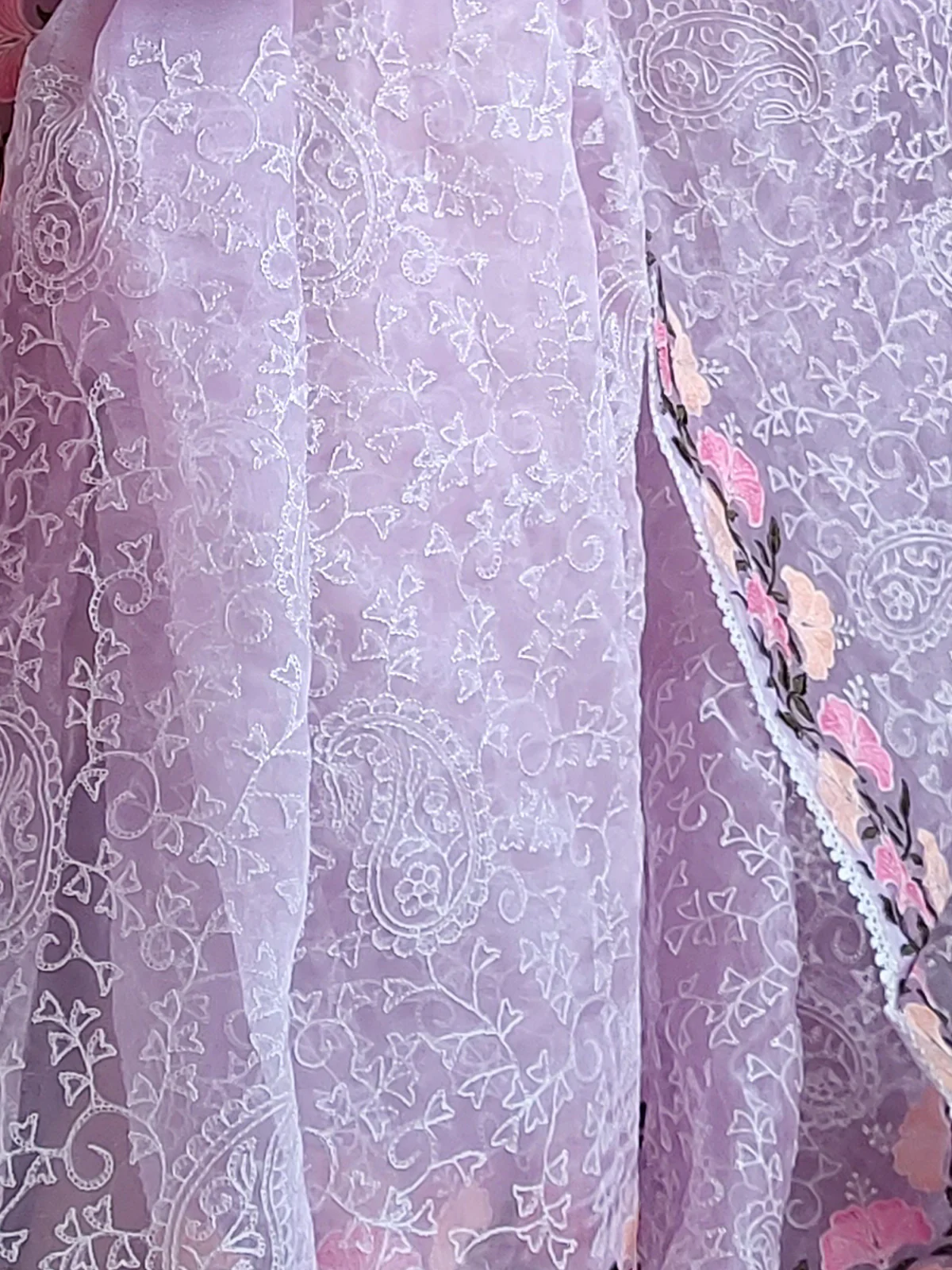 Odette Women Purple Organza Embroidery Saree With Unstitched Blouse - Image 3