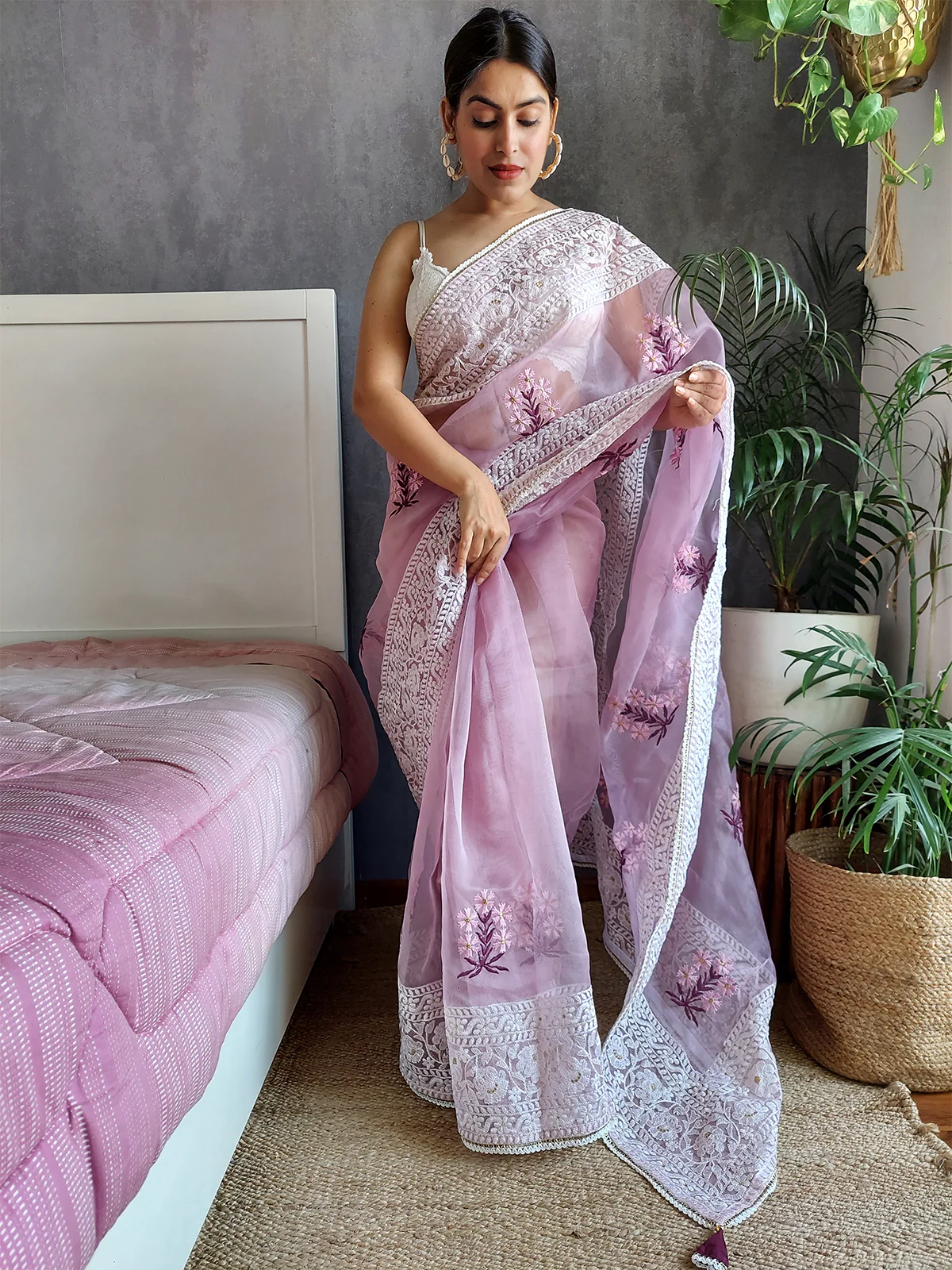 Odette Women Purple Organza Embroidery Saree With Unstitched Blouse - Image 2
