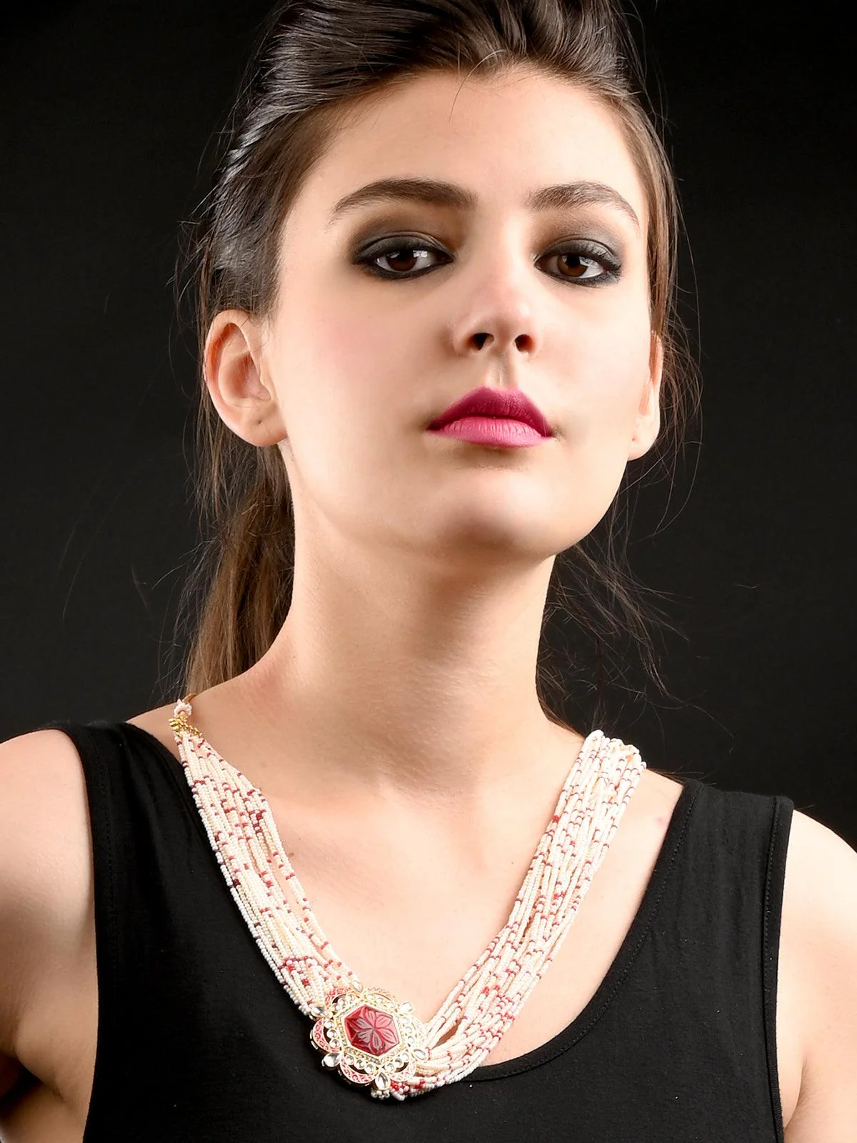 Odette Women Red And White Kundan Jewellery Set