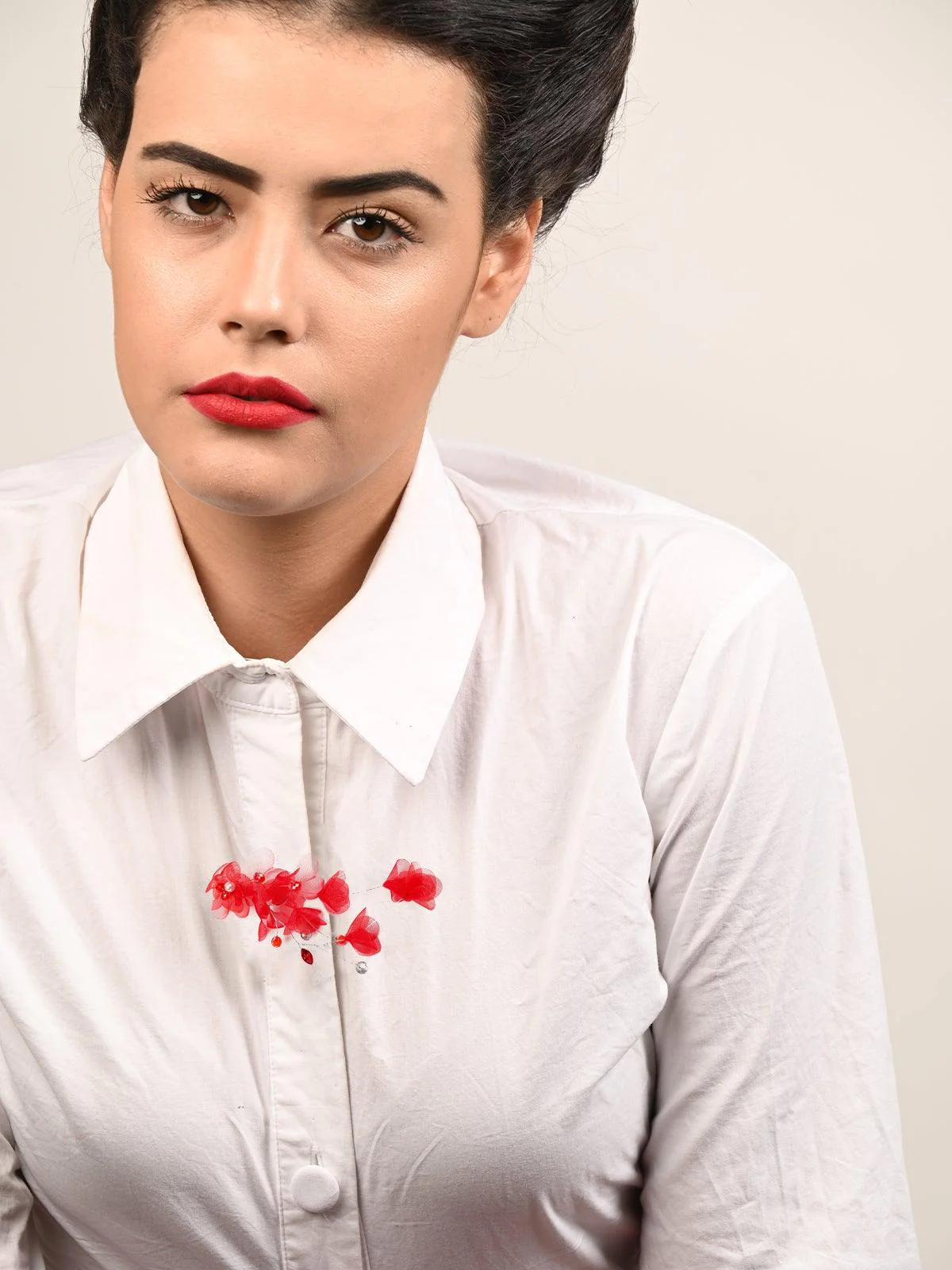 Odette Women Red High-Index Polyethylene Brooch - Image 2