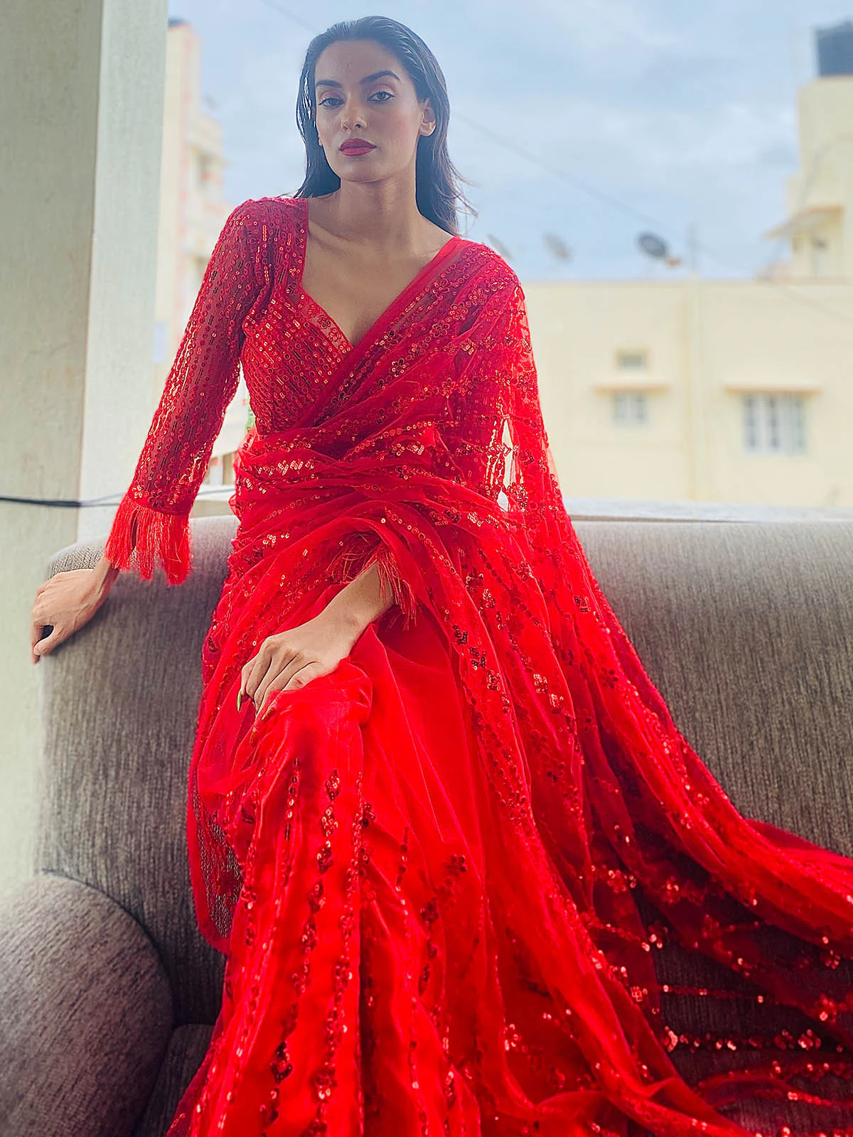 Odette Women Red Net Sequins Saree With Unstitched Blouse - Image 3