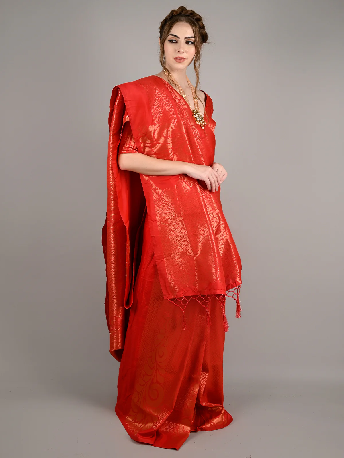 Odette Women Red Silk Blend Woven Saree With Unstitched Blouse - Image 2