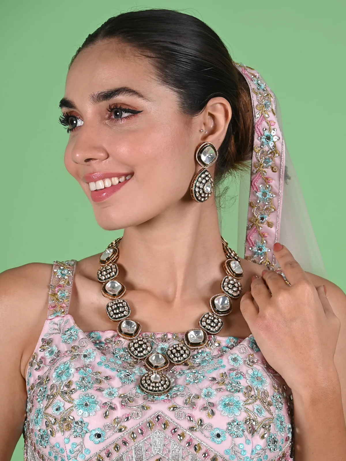 Odette Gold And Green Alloy Jewellery Set For Women - Image 2