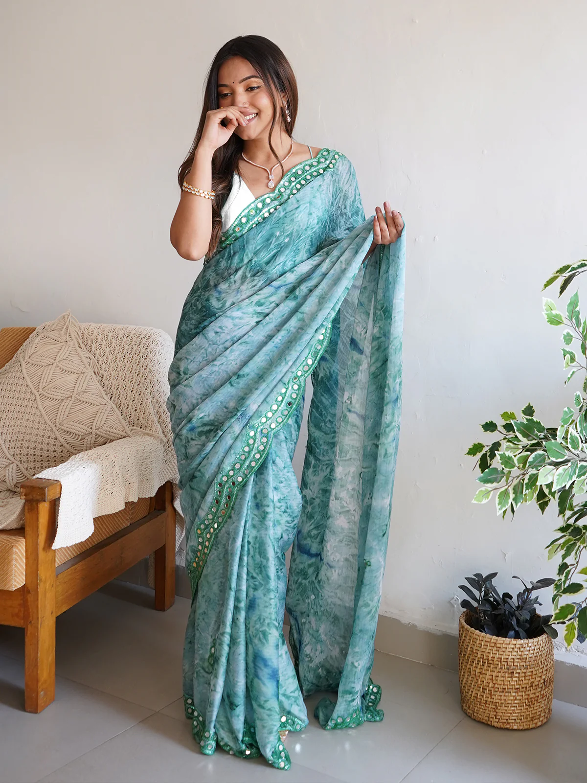 Odette Women Sea Green Satin Georgette Prism Print Saree With Unstitched Blouse - Image 2