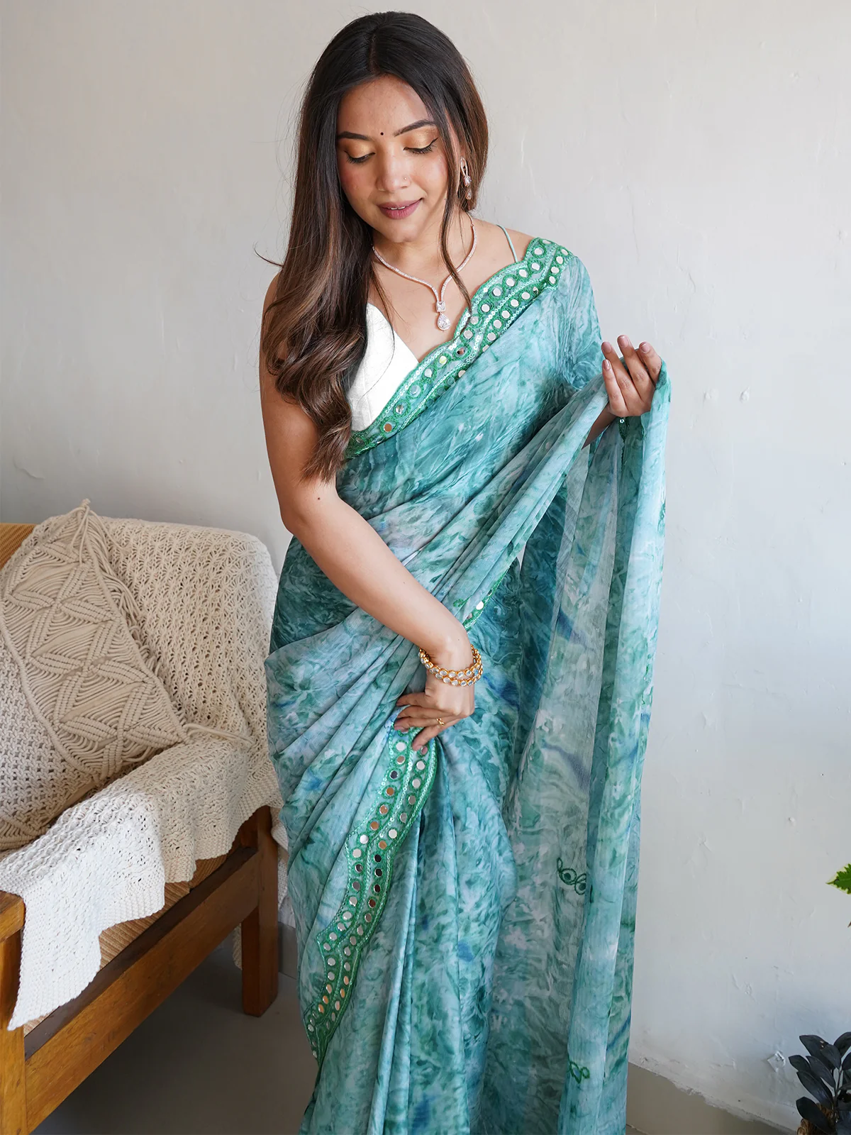 Odette Women Sea Green Satin Georgette Prism Print Saree With Unstitched Blouse - Image 5