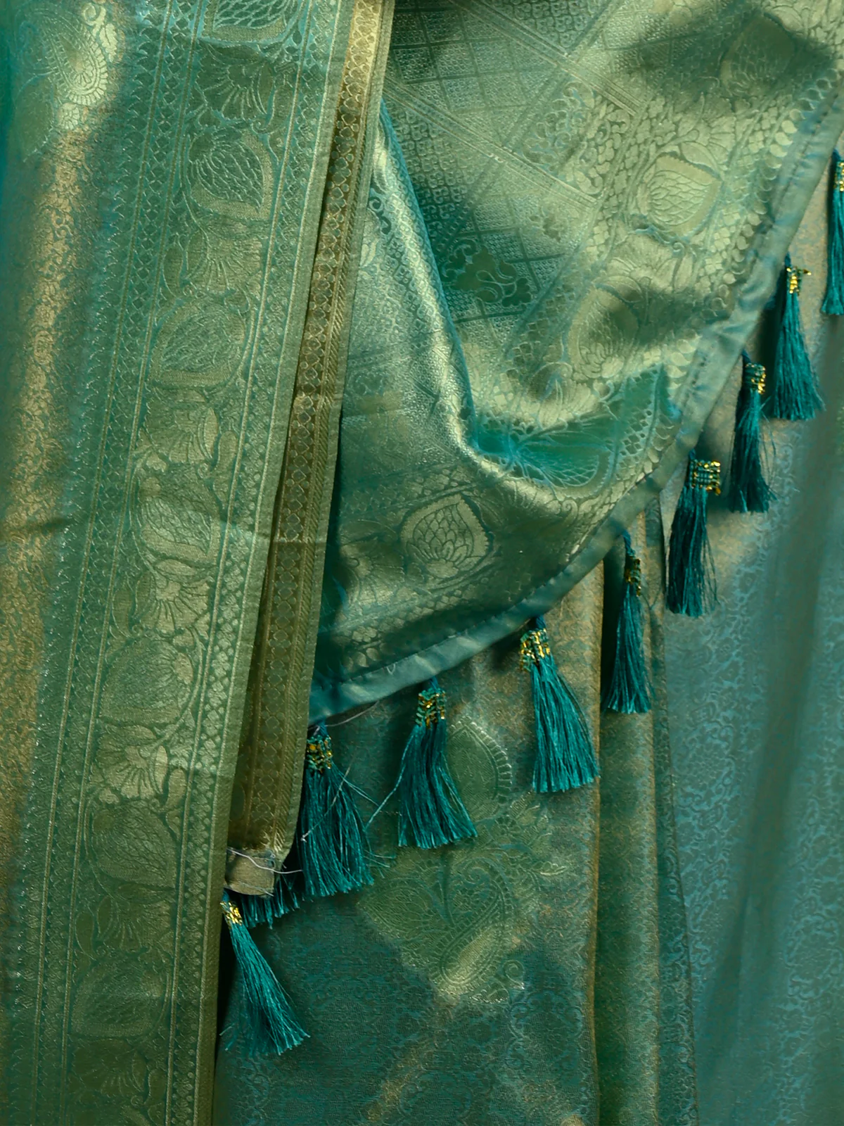 Odette Women Sea Green Satin Nylon Woven Saree With Unstitched Blouse - Image 4