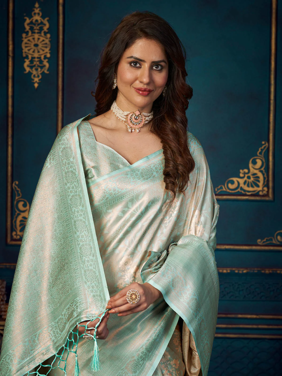 Odette Women Sea Green Silk Blend Woven Saree With Unstitched Blouse - Image 4