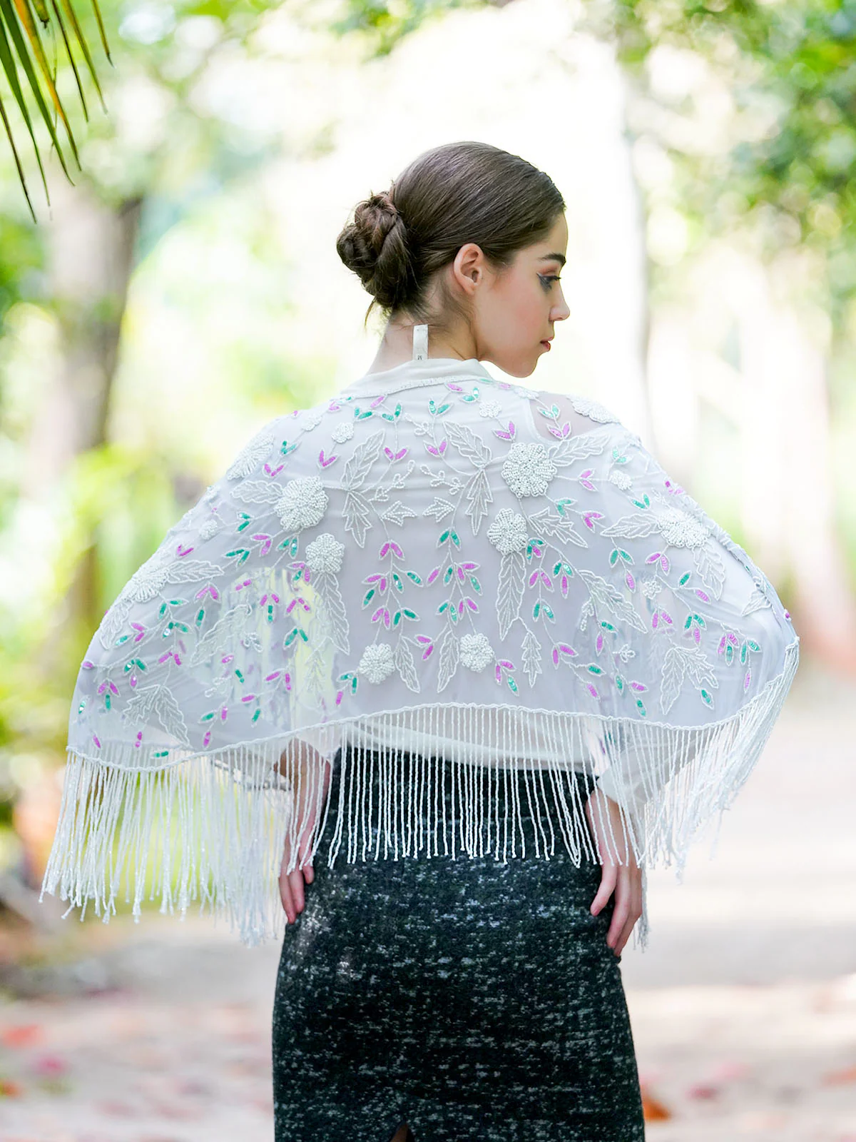 Odette Women The Glamorous Grey Embroidered Cape - Image 5