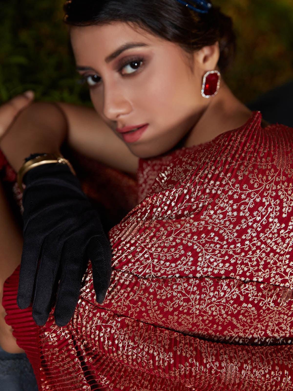 Odette Women Trendy Maroon Pleated Silk Saree With Unstitched Blouse - Image 3