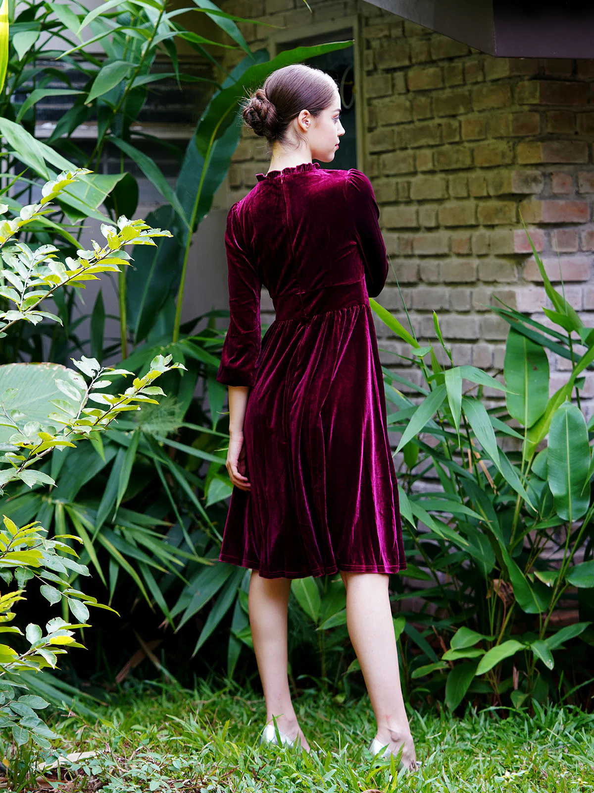 Odette Women Violet Velvet Lycra Long Solid Stitched Dress - Image 4