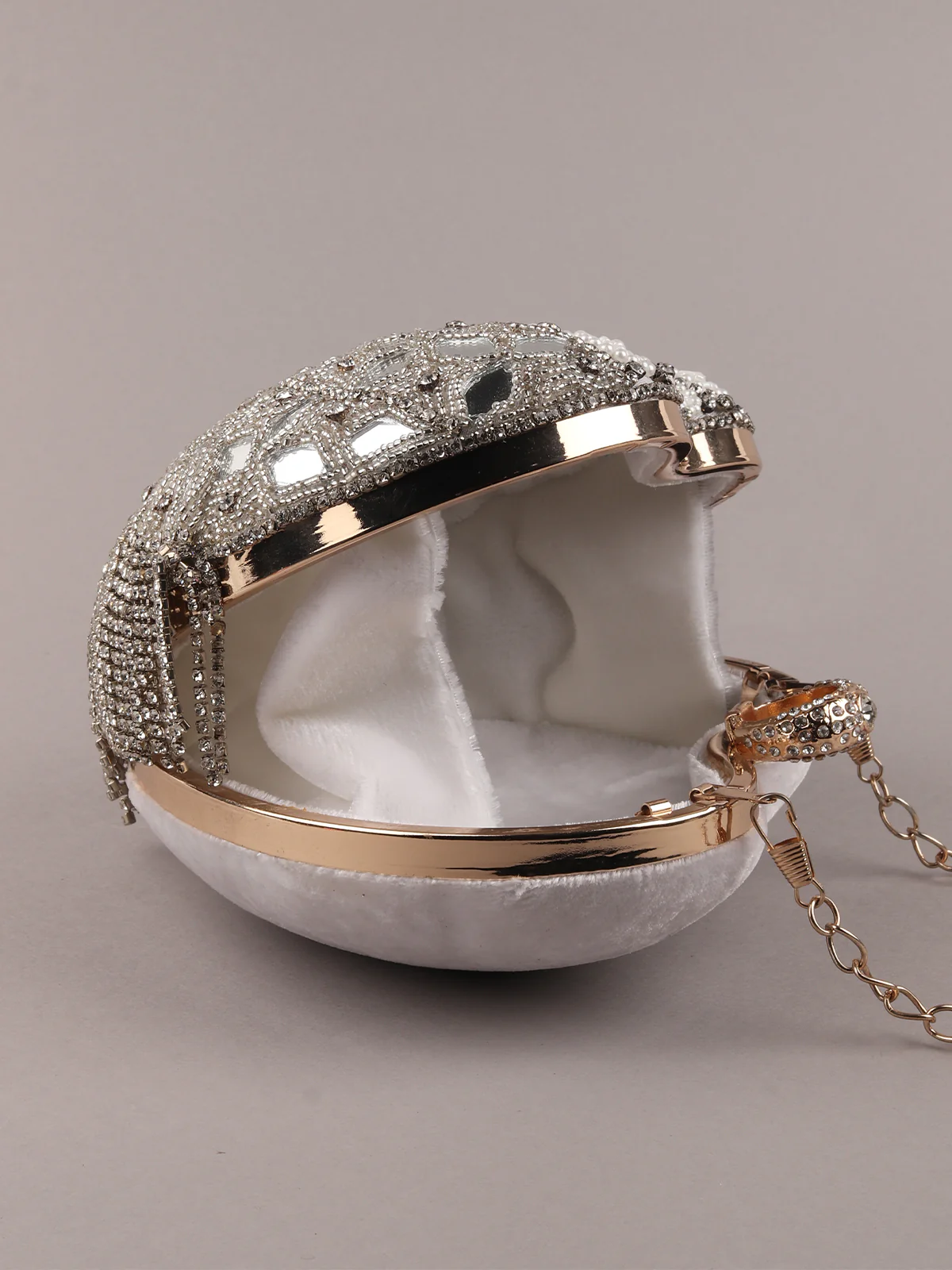 Odette Women White Heart-Shaped Embellished Clutch - Image 6