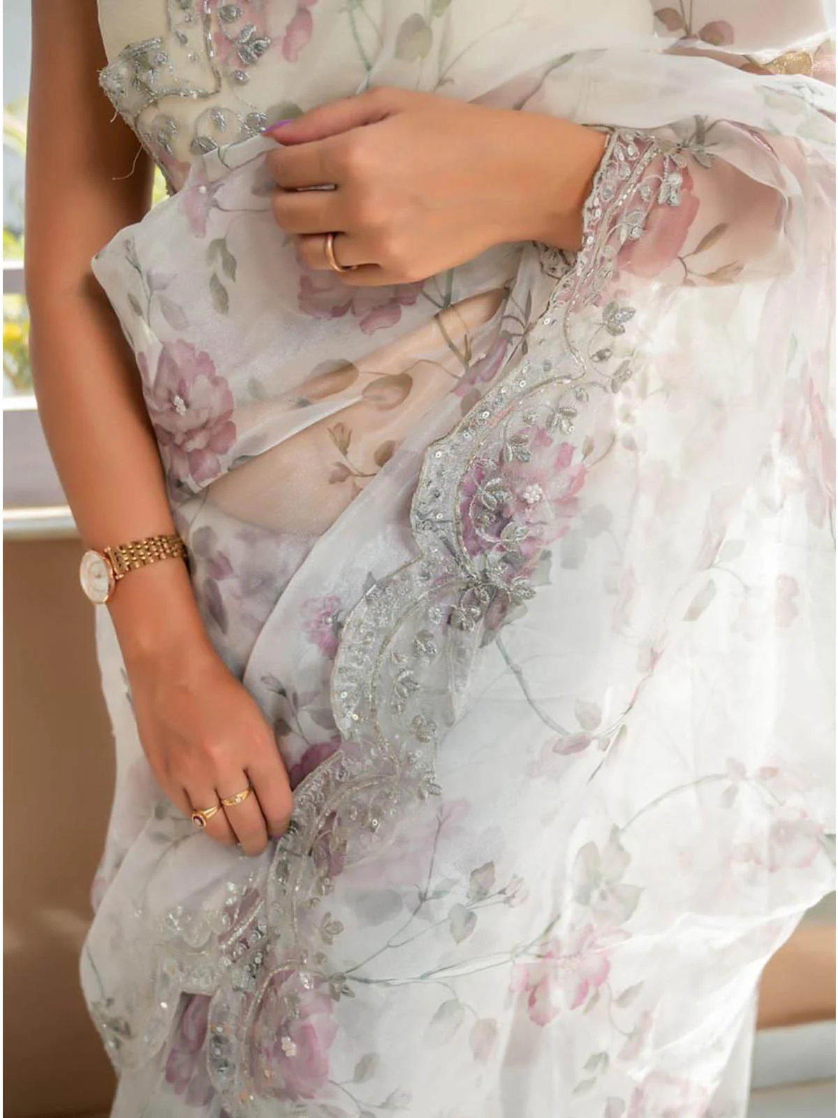 Odette Women White Organza Floral Print Saree With Unstitched Blouse - Image 6
